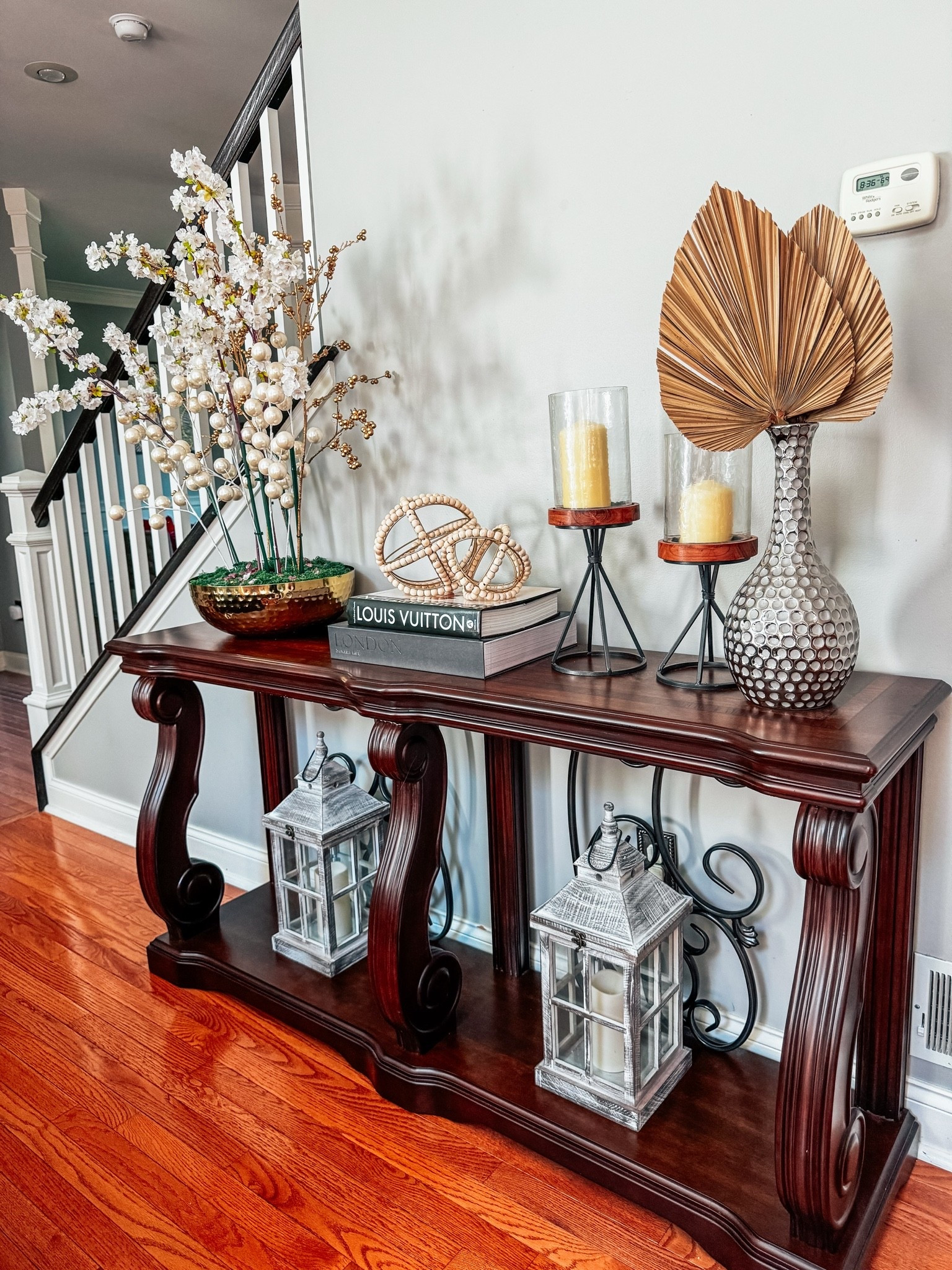 Console table decor

#homedecor
#consoletable
#homeaccents

#LTKSaleAlert #LTKHome #LTKvlog