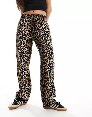 ASOS DESIGN 90s Straight jean in leopard print | ASOS (Global)