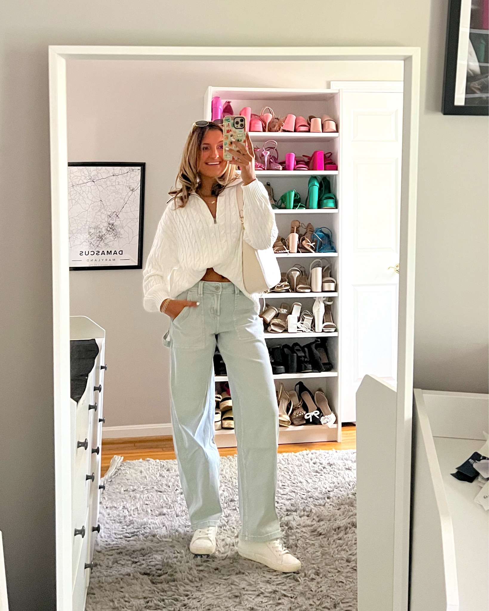 casual everyday fall outfit from Hollister. use code HCOMCKENZ for an extra 20% off your purchase (yes it’s stackable)🍂💕

wearing an XS in tops, S in sweaters, 000R (I’m 5’2) in cargo pants 