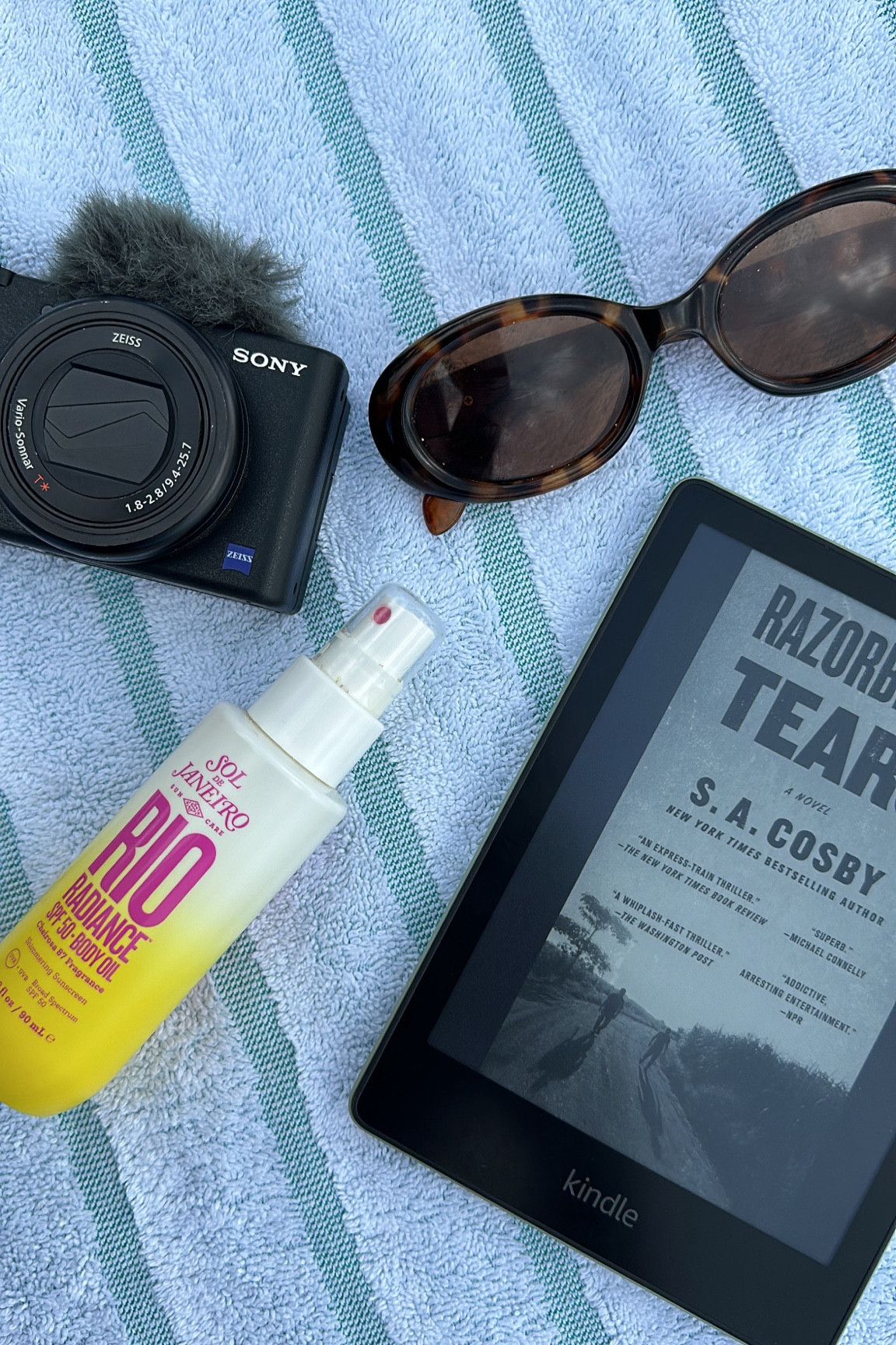 Holiday vacation essentials

Sunglasses, sunscreen, vlog camera

#LTKHoliday #LTKCyberWeek #LTKSeasonal