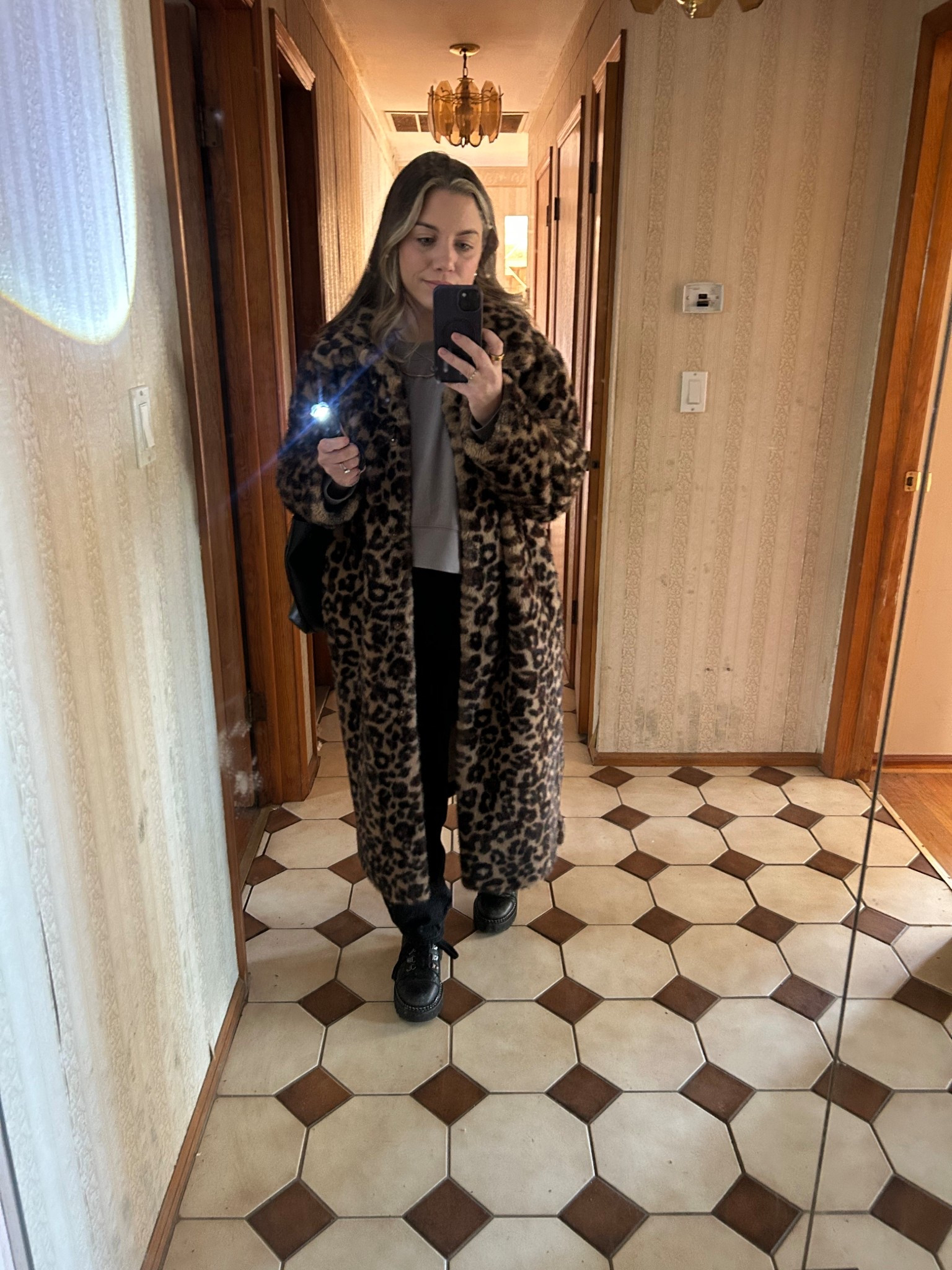 What I wear to show a house without utilities on 🤣

#LTKWorkwear #LTKFindsUnder100 #LTKSpringSale