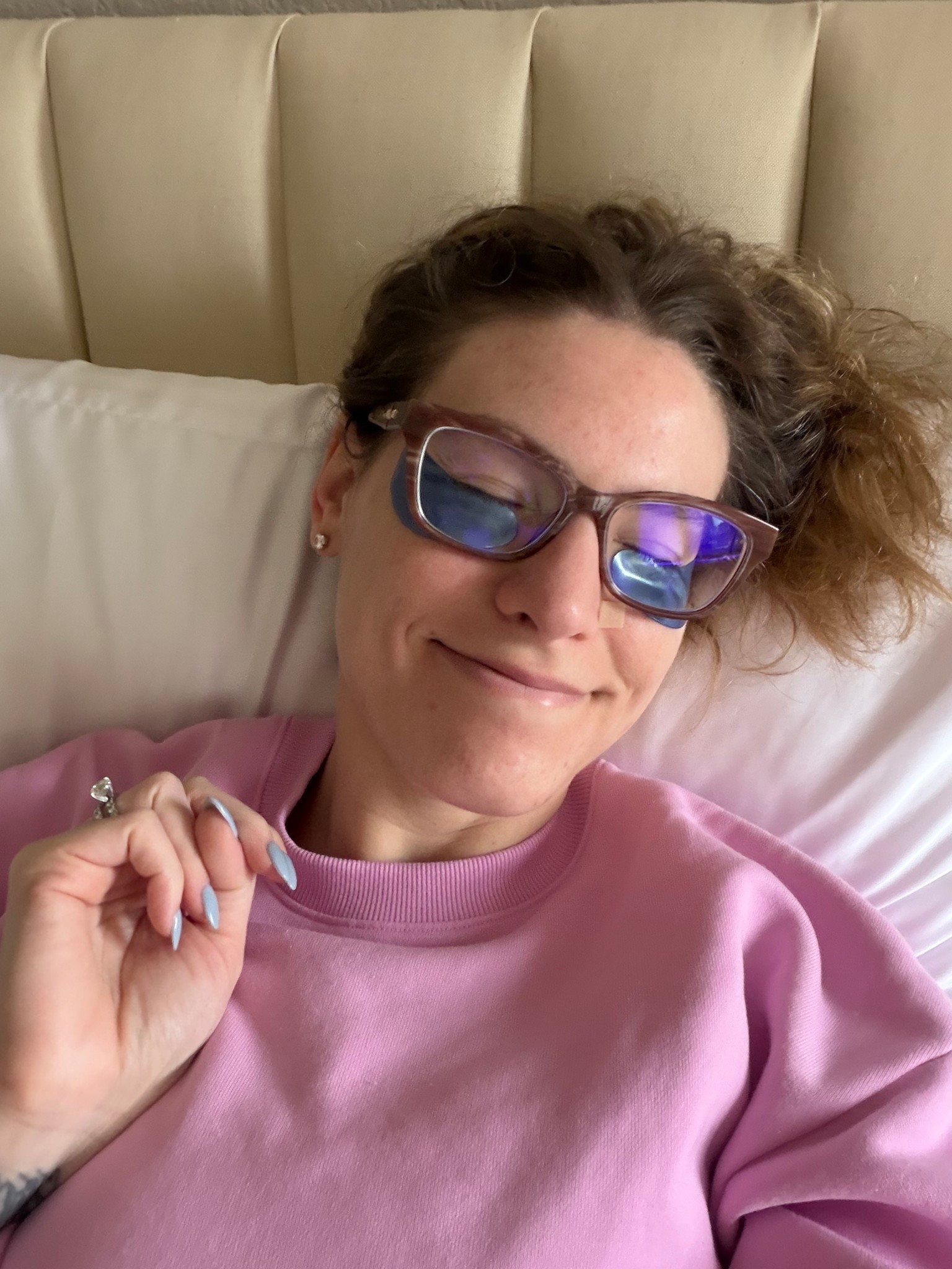 Post doctor appointment mood… 

@Summer Fridays eye patches 
@Alo Yoga - accolade sweatshirt & sweat pant set in candy pink 