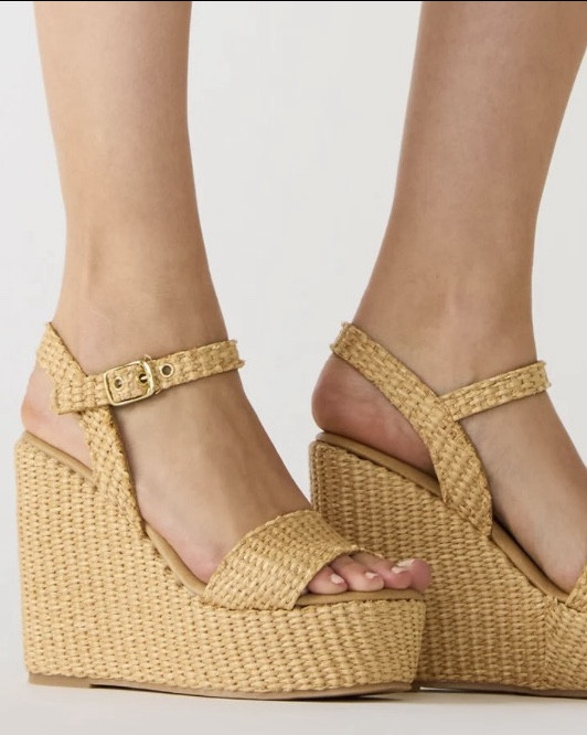 Sun, sandals, and Steve Madden ☀️🌴 These are the it shoes for spring into summer—lightweight, versatile, and made for everything from beach strolls to brunch dates. The kind of pair you pack first (and wear on repeat) ✨

#LTKStyle #LTKTravel #LTKShoeCrush #SteveMadden #SpringStyle #SummerEssentials #VacationOutfits #ResortWear #SandalSeason #OOTDInspo #ChicStyle #TravelLooks #WarmWeatherStyle

#LTKSeasonal #LTKTravel #LTKSaleAlert