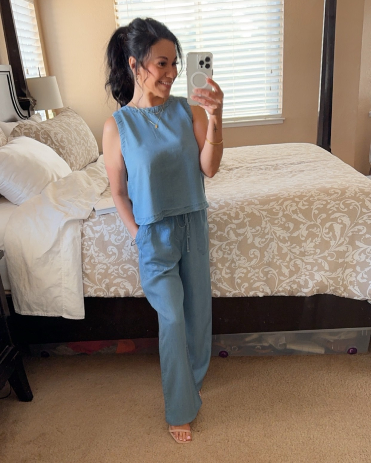 In love with this 2 piece chambray set! So light weight and perfect for summer ☀️ I also love the buttons in the back of the top, I’m in an XS in both pieces. 