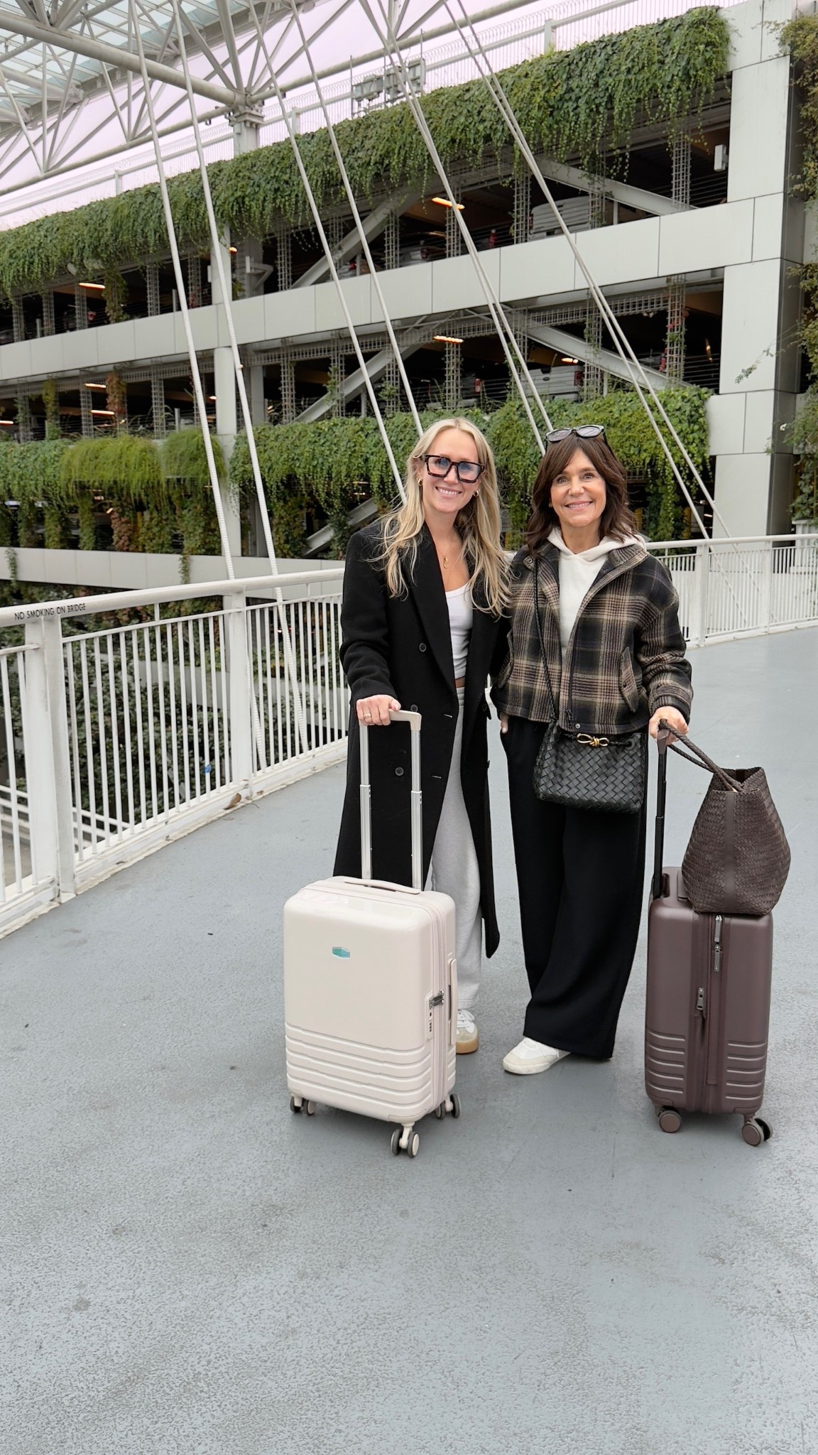 And we’re off…we both used this Bagsmart Carry on which was so useful when carrying the weekender bag.

@bagsmart_official #ad #paidlink