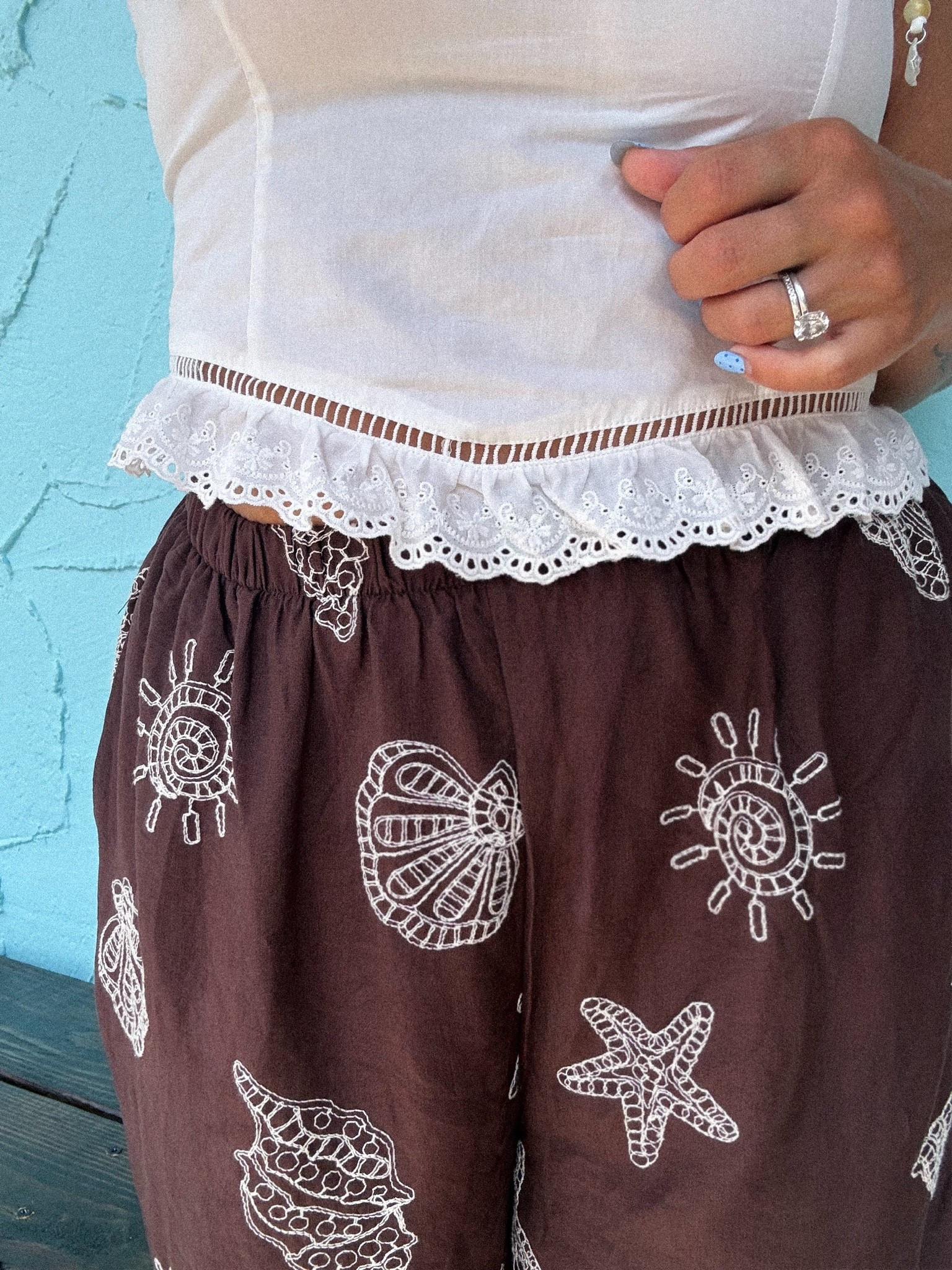 Wearing size medium in pants

#LTKMidsize #LTKootd #LTKTravel