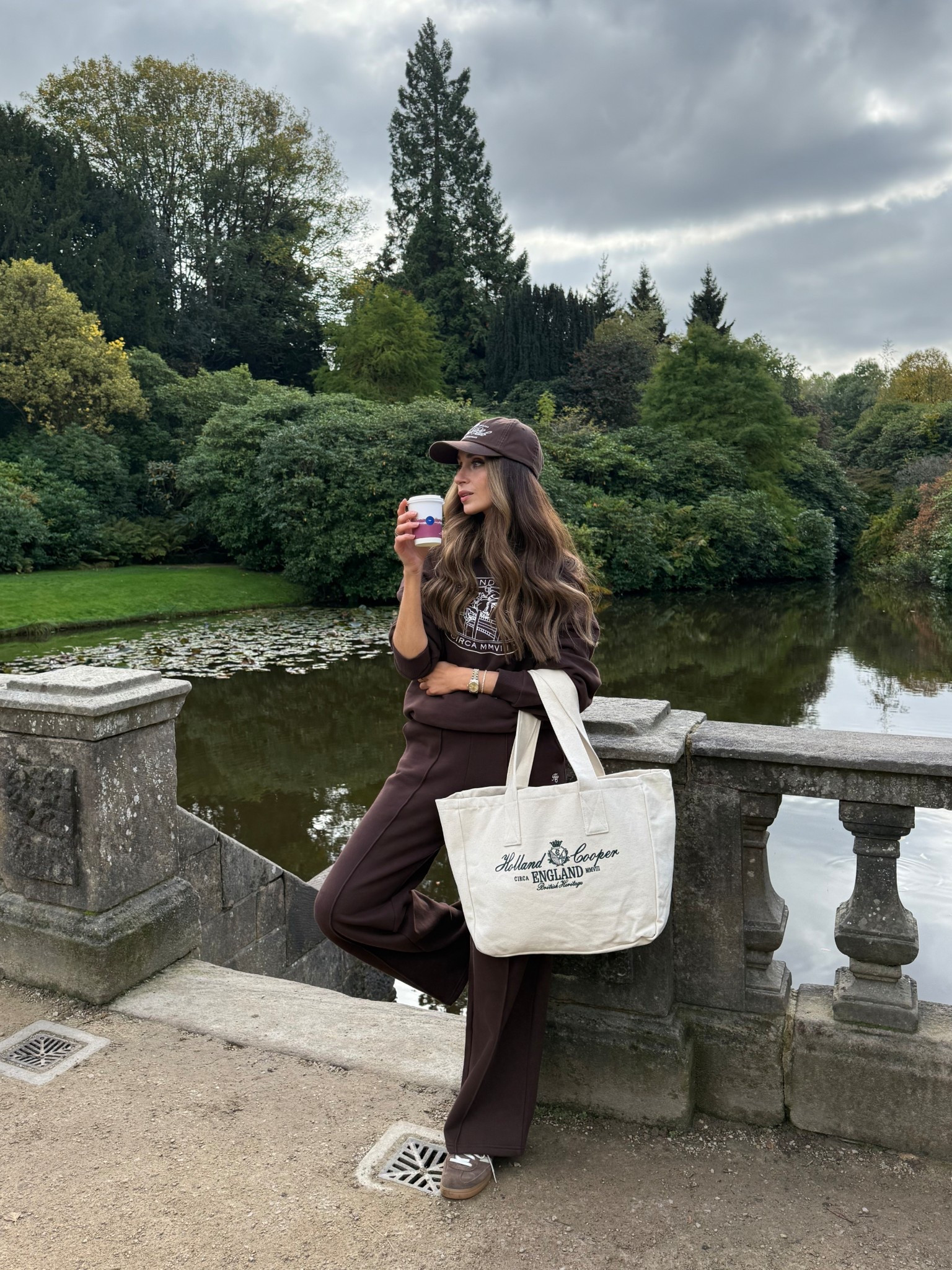 The cosiest chocolate brown loungewear set from Holland Cooper 🤎🍂

#LTKeurope #LTKautumn #LTKuk