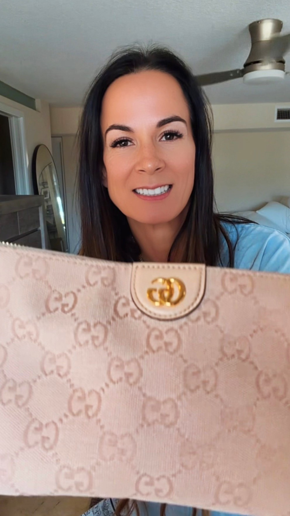 Okay… OBSESSED doesn’t even begin to cover it 😮‍🔥

A little bougie unboxing moment because apparently I have zero self control when it comes to pretty things…

Started with the most dreamy pastel Gucci bag from mytheresa (the color?? unreal 🤍) and then somehow ended up with not one… but TWO pairs of Miu Miu shoes.

The flats are giving effortless everyday chic… and the brown pair?? already planning outfits around them.

Tell me why unboxing luxury pieces feels like a personality trait at this point 😂

#LuxuryUnboxing #Mytheresa #MiuMiuStyle #DesignerFinds #LTKLuxury


#LTKstorytime #LTKOver40 #LTKdayinmylife