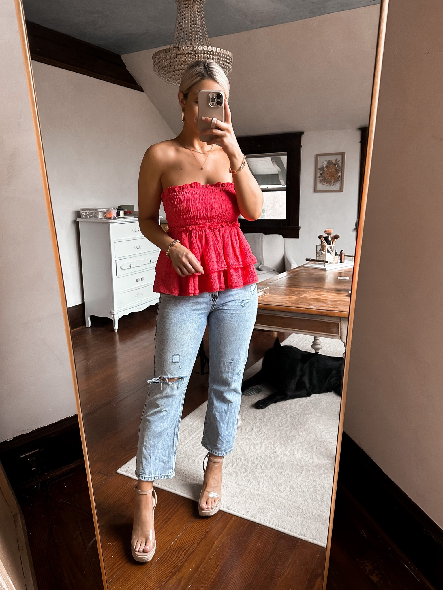 Padded strapless top (size S) and clear strap wedges are 20% off with code ALEXIS20 

Spring outfit

#LTKFind #LTKSeasonal