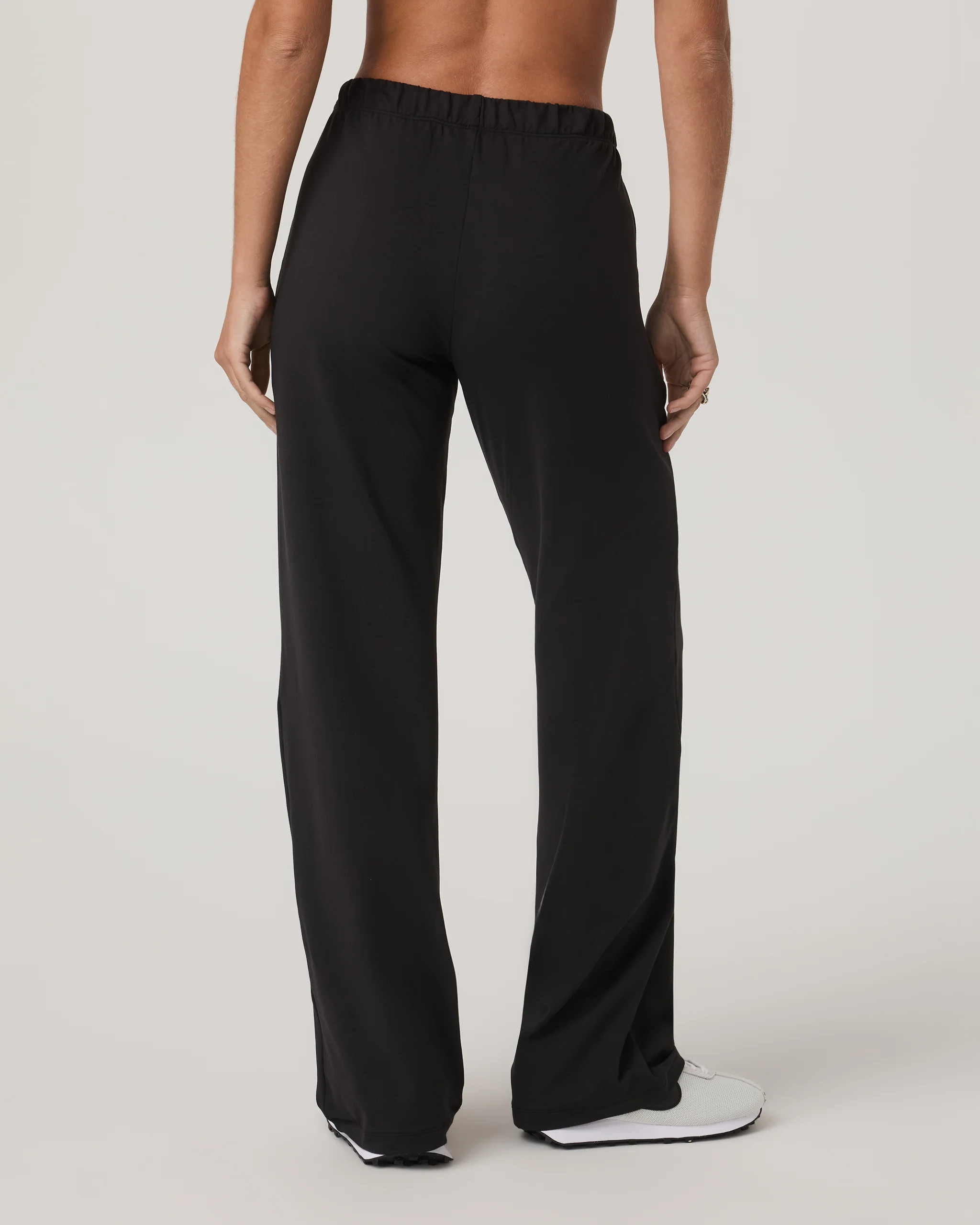 Halo Straight Leg Pant | Women's Solid Black Pants | Vuori | Vuori Clothing (US & Canada)