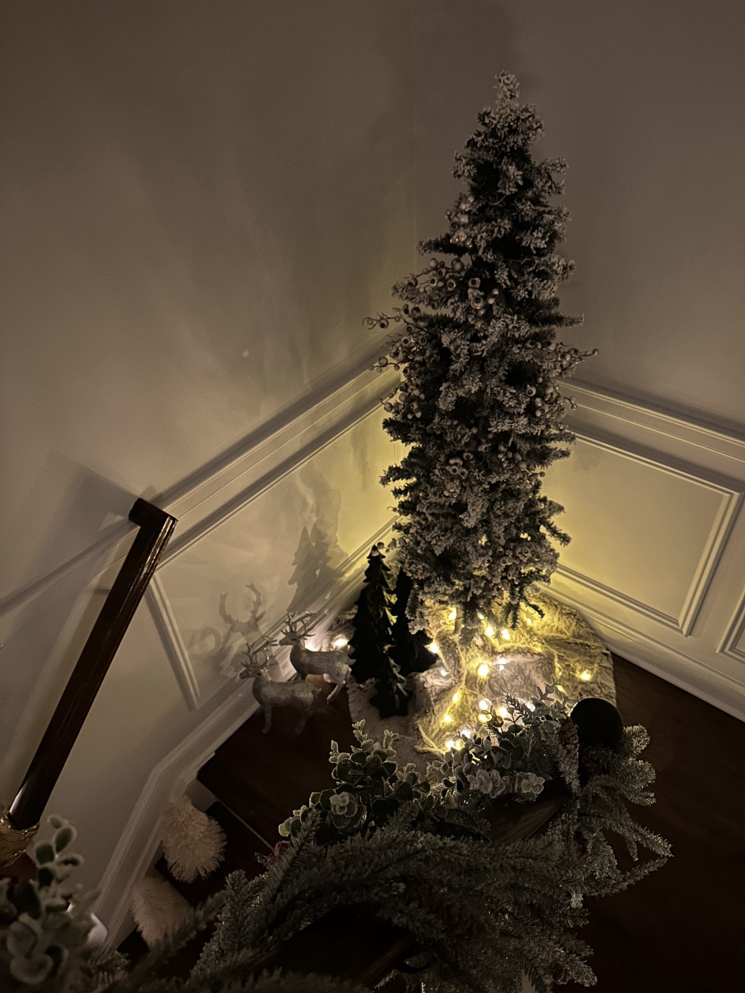 Perfect little stair tree 🎄
This 6 ft pre-lit flocked tree from Target is lightweight / easy to set up & gives the coziest glow without taking up space. Ideal for stair landings, corners, nurseries, or bedrooms!
Shop it on my LTK ✨

tree decor, Christmas tree, Target finds, pre-lit flocked tree, small space decor
#LTKHoliday #LTKFindsUnder100 #TargetFinds #ChristmasDecor

#LTKSeasonal #LTKHoliday #LTKGiftGuide