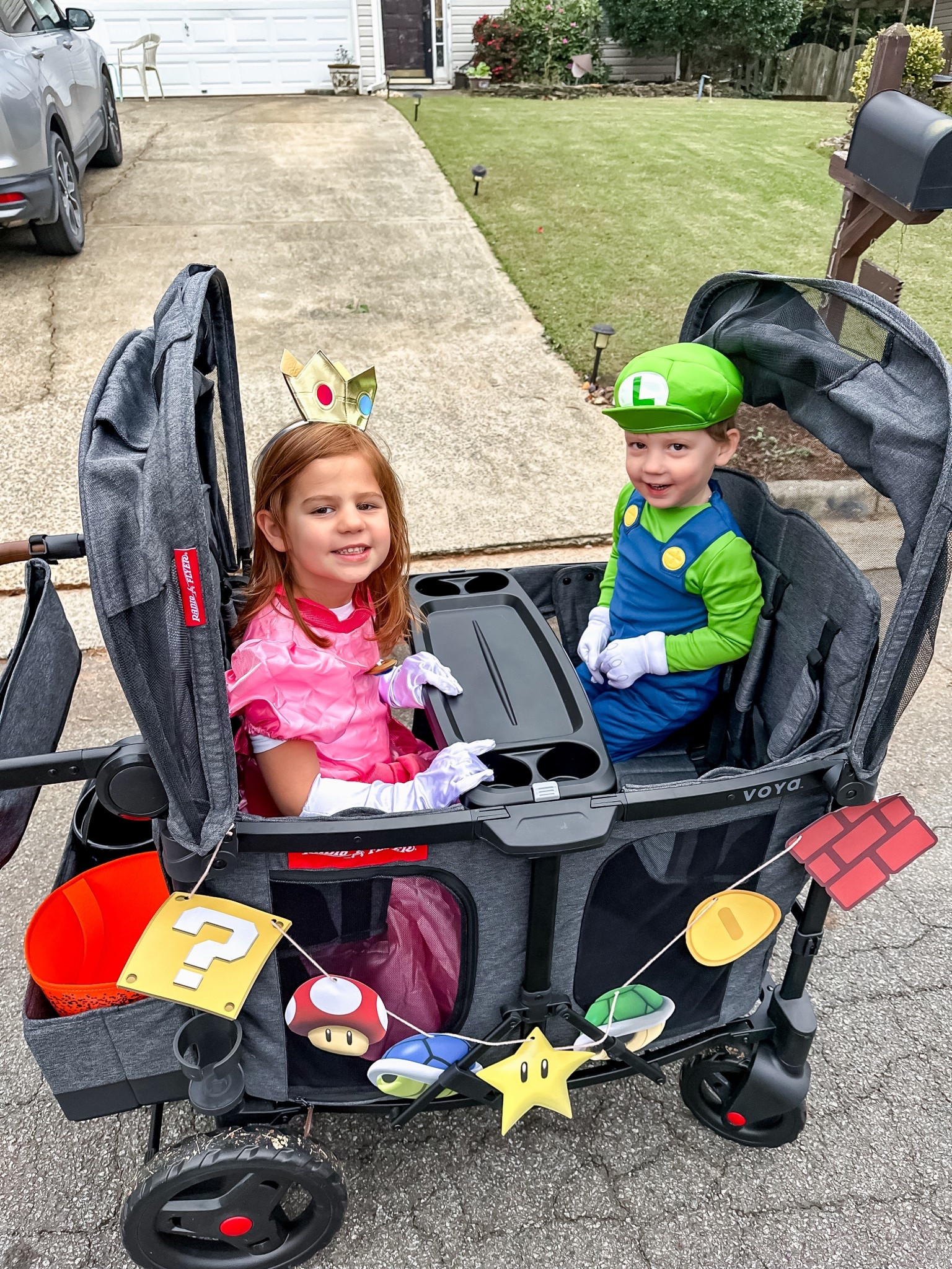 Radio Flyer Voya XT  Wagon Stroller - seats 4 and storage 

#LTKKids #LTKFamily #LTKHalloween