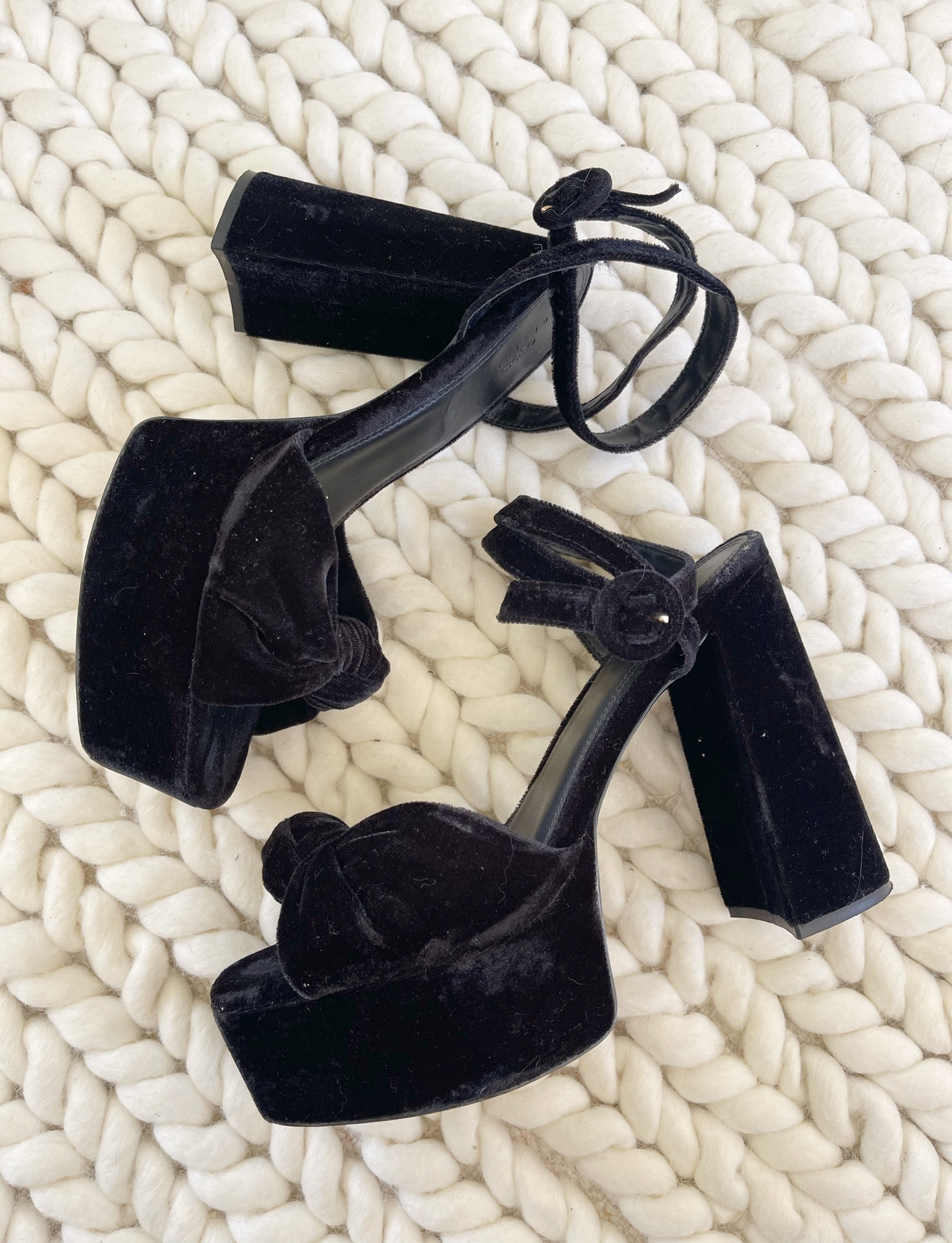 S H O E \ $58 velvet heels! Perfect shoes for the holiday season!

#LTKunder100 #LTKshoecrush