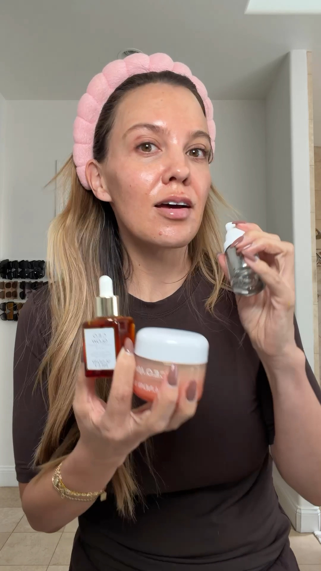 The winner of the Allure Beauty 2026 award. This is an OG favorite of mine that I forgot about due to testing so many products. I recently grabbed it again and it is just so good. #ad #SundayRileyPartner #paidlink @sundayriley  @Sephora