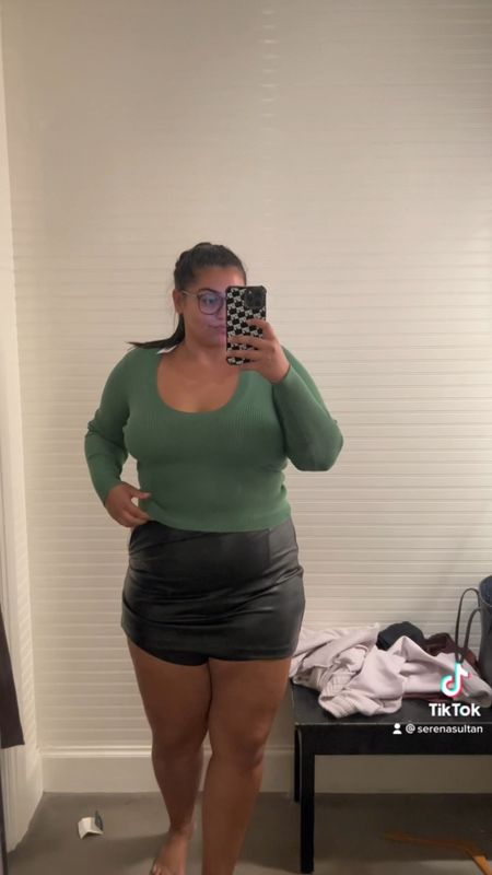 A fail with the sizing, but here’s a fun fall haul from Abercrombie! love the green top and I wanted to show y’all what it would look like on a midsize/plus size size 14/16 body! 

#LTKSeasonal #LTKfit #LTKcurves