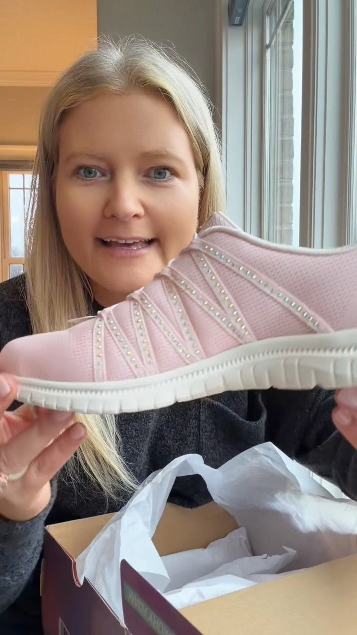 The bling is subtle and the memory foam is next level!
#skechers #memoryfoam #sneakers #vegan

#LTKmomlife #LTKSaleAlert