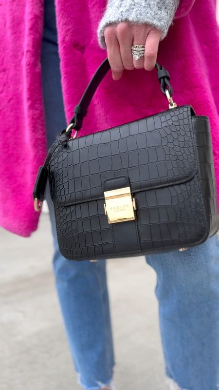 LBB— Little Black Bag 🖤 Timeless and classic, this croc embossed bag from @radleylondon is such a beauty and will never go out of style! Bonus points because this shape also has a long strap option 🫶🏻

This is the Hanley Close Medium Flapover Grab and I’m in love. A great little Valentine/Galentine treat if you ask me 💖 #gifted #radleylondon #myradley

#LTKworkwear #LTKitbag #LTKstyletip