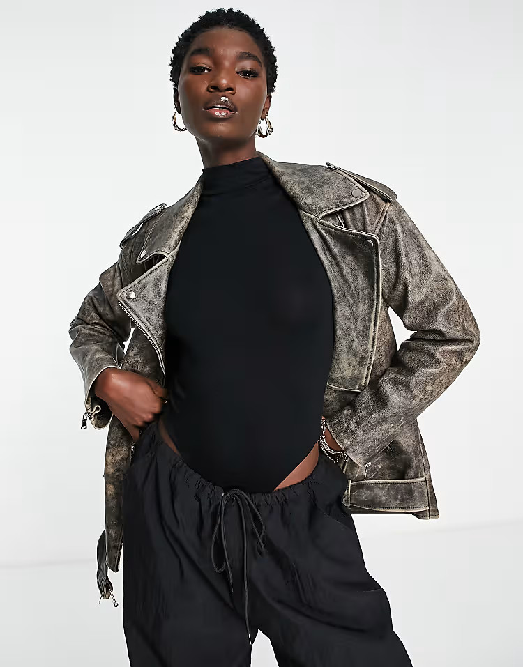 COLLUSION Unisex – Motocross-Jacke aus abgenutztem PU-Imitat in verwaschenem Grau | ASOS (Global)