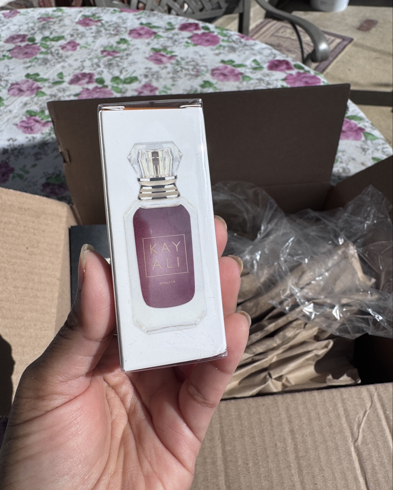 My First Kayali 🥹

read a lot about vanilla 28
when you spray it smells like alcohol lol
wait for 5 sec then woah it smells so good vanilla brown sugar woody scent , not sure if it last long

saving this for my next trip :)
$32 for 10 ml 🥹

#iloveperfume #perfumeforwomen #kayali

#LTKBeauty #LTKItBag #LTKStyleTip