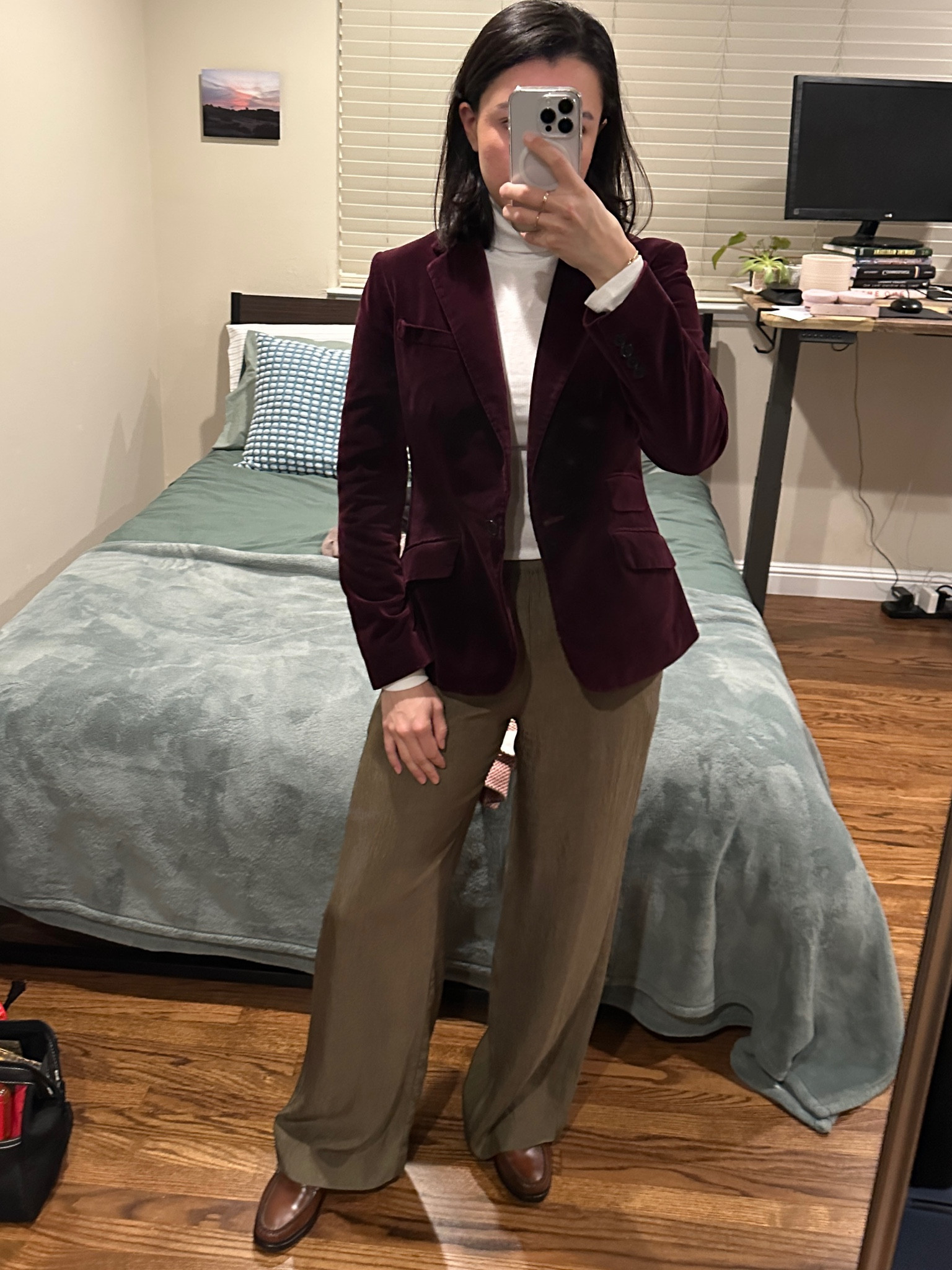 Ignore the background lol but loving these pants!! Have them in 3 colors now… they’re so soft, have an elastic waistband, and can be worn to work, dinner, or even lounging around the house! 

#LTKGiftGuide #LTKStyleTip #LTKHoliday