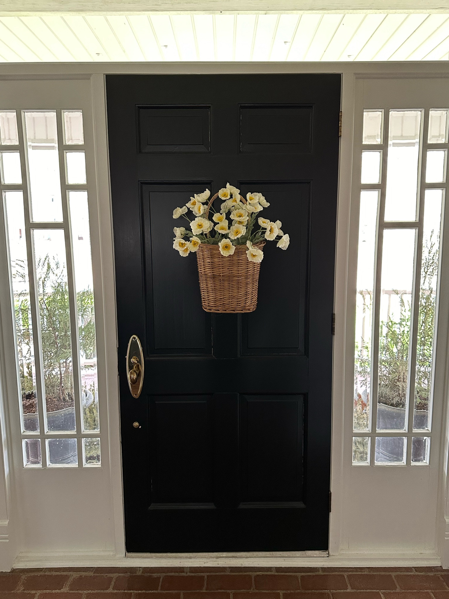 Here’s a great way to jazz up the inside or outside of your door. Flowers, a basket, and command strips are all you need.

#LTKhome #LTKSeasonal