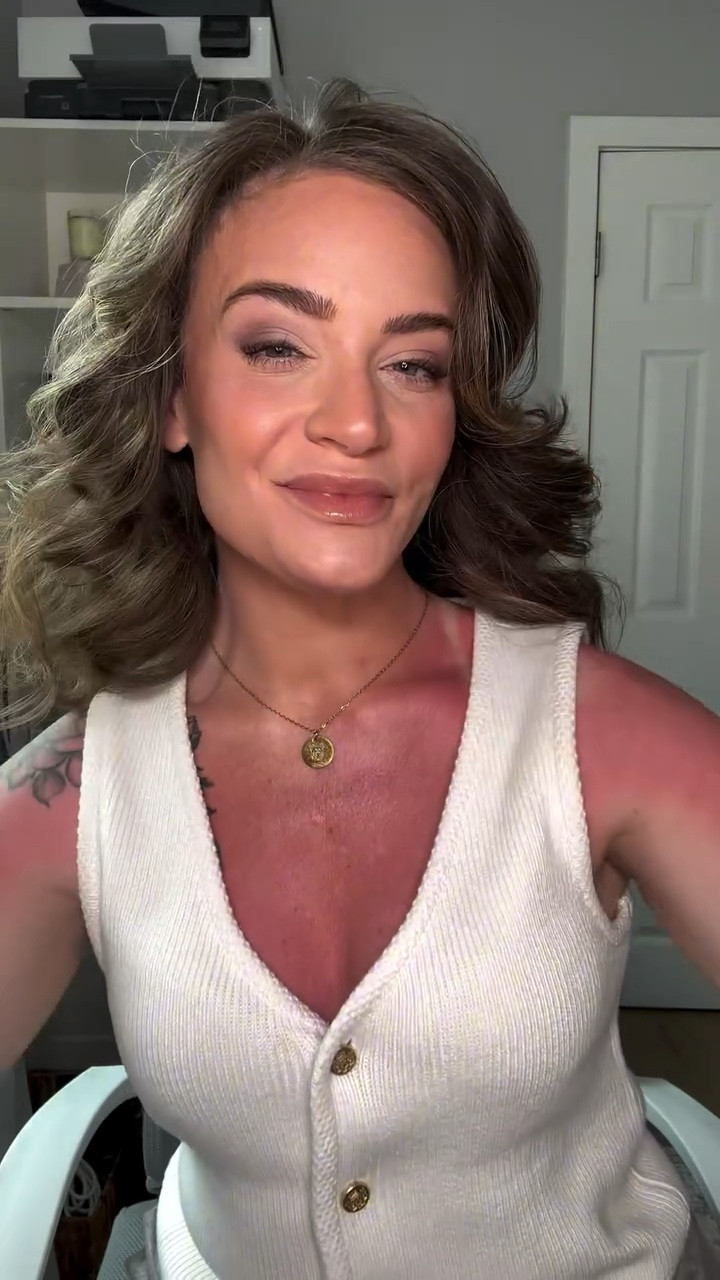 Few things this morning…
Wear your spf. 
Drink your greens. 
Send Jesus. 
That is all. 

Product links are on my product link highlight on my profile 🤍

#LTKStyleTip #LTKMidsize #LTKBeauty