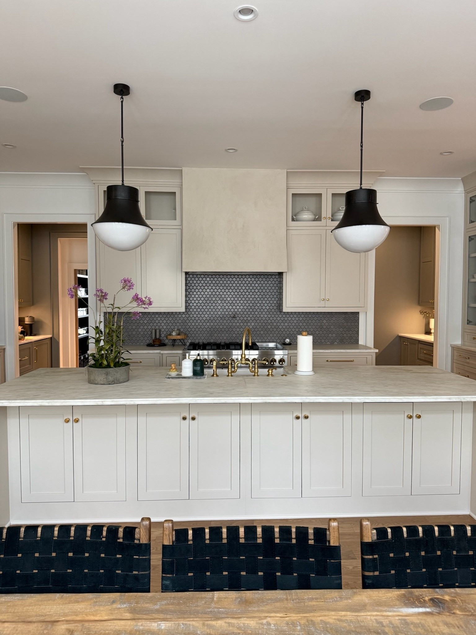 Moving is exhausting enough. The last thing you want is eating off paper plates for weeks because your kitchen is still in boxes. Our unpacking services eliminate the need for paper plates. We will unpack you and set up your space that makes you feel at home, fast.

📦 Skip the box season. Our unpack + organize sessions are now booking for spring moves. Comment MOVE to explore this service!

#LTKHome