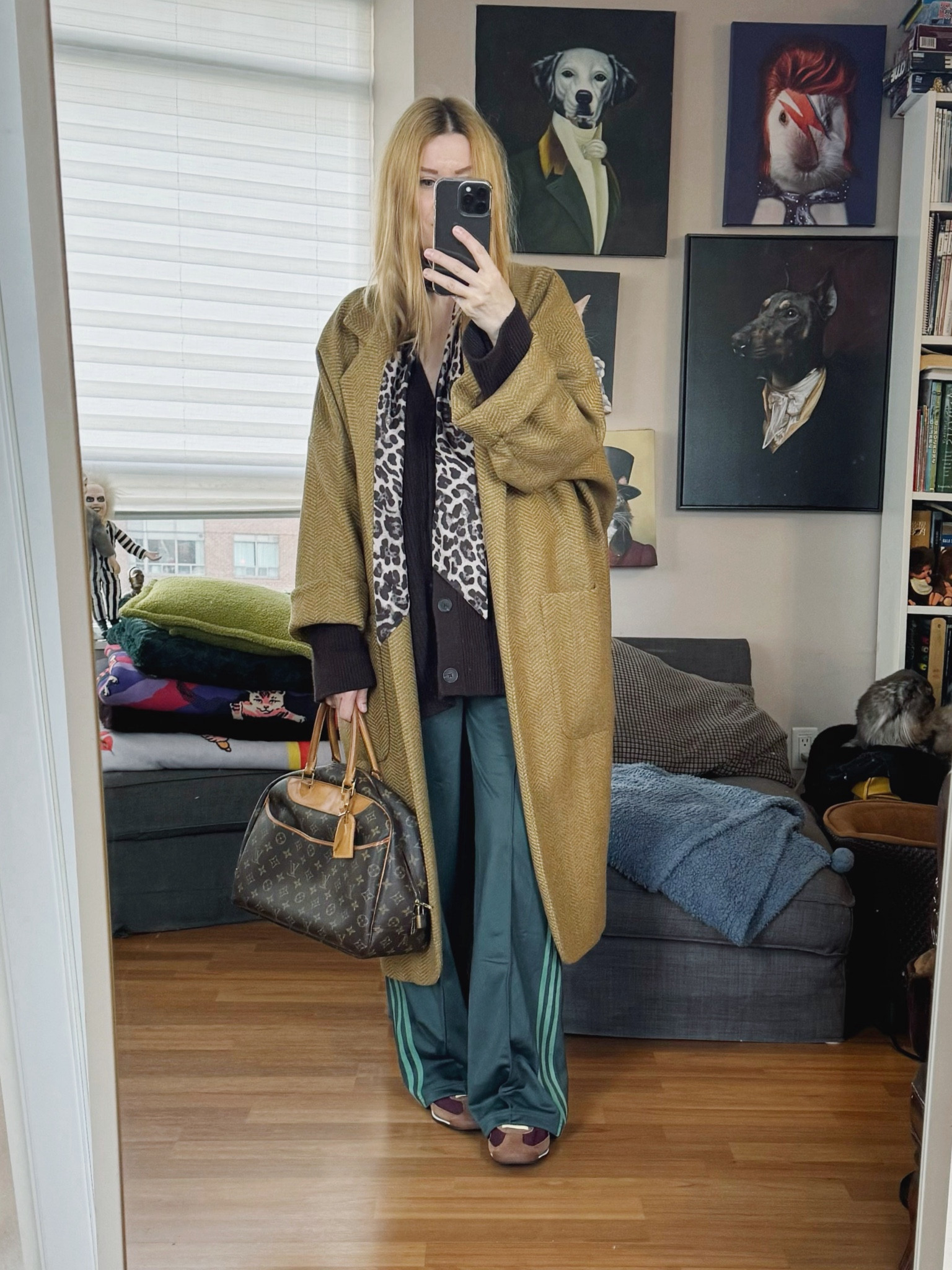 For some reason I like pairing this vintage bag with this coat. I just automatically grab it and go. 
 •
#falloutfit #vintageLV #falltrends #torontostylist #StyleOver40  #secondhandFind #fashionstylist #slowfashion #animalprint #FashionOver40  #MumStyle #genX #genXStyle #shopSecondhand #genXInfluencer #genXblogger #secondhandDesigner #Over40Style #40PlusStyle 



#LTKShoeCrush #LTKSeasonal #LTKOver40