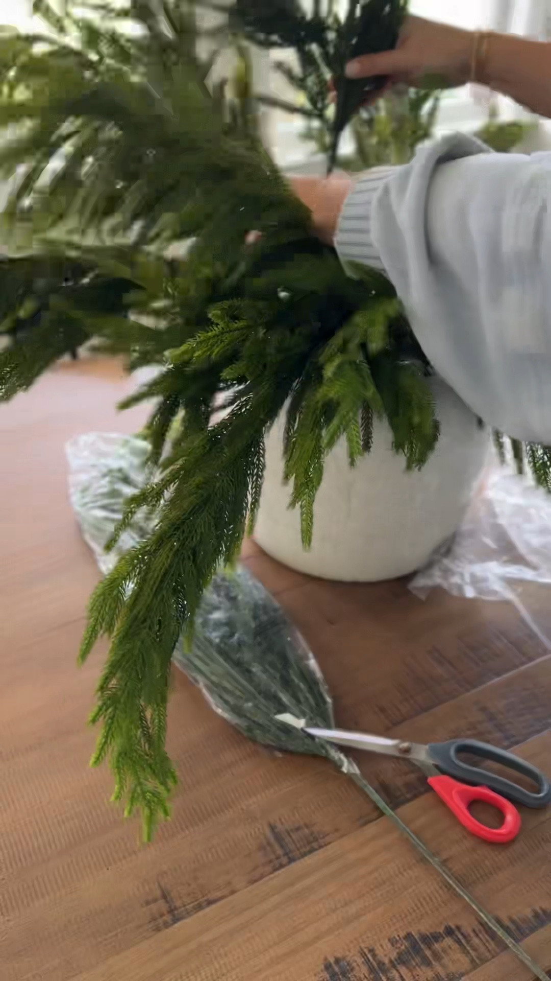These stems have the perfect natural drape — no wonder they’re everyone’s favorite year after year! 

Christmas, Christmas decor, Christmas decoration, centerpiece, tabletop, dining room, kitchen, vase, stem, greenery, pine, arrangement, sale

#LTKHome #LTKHoliday #LTKVideo