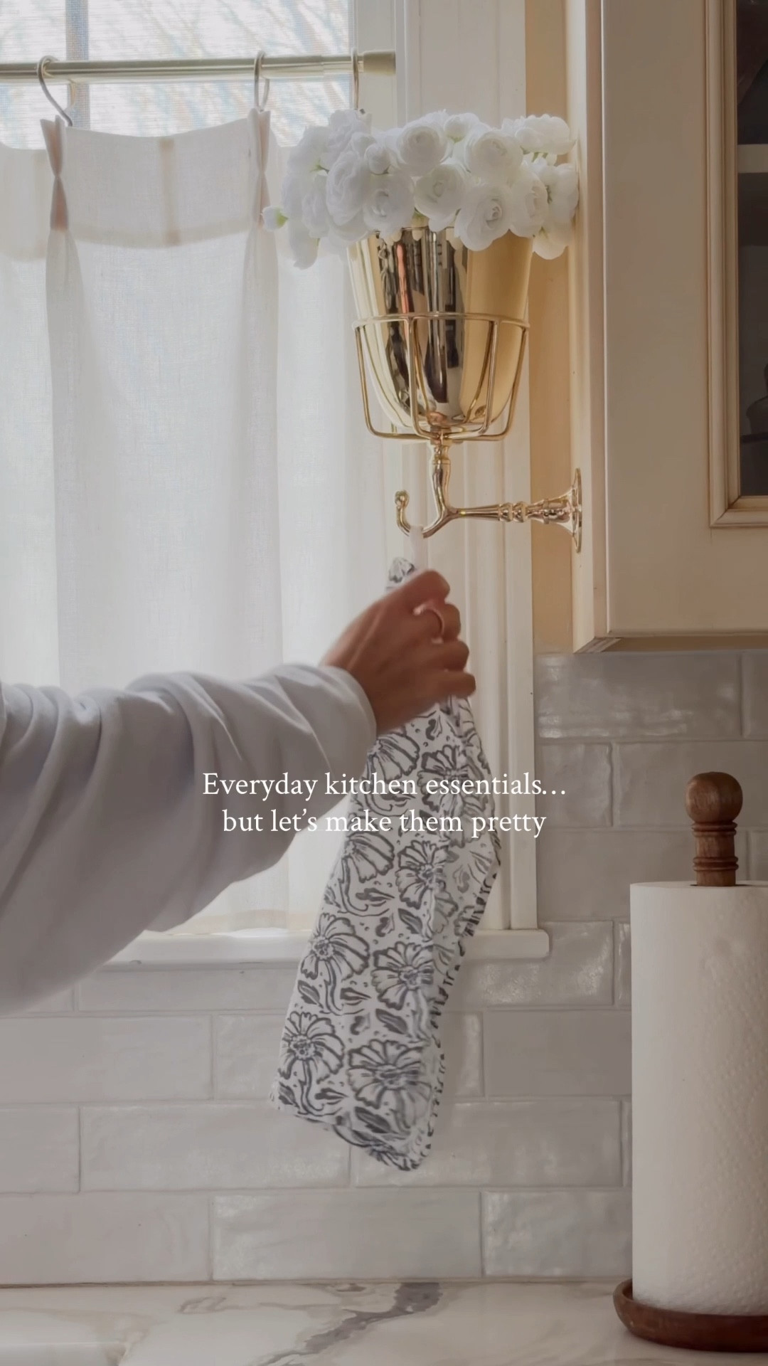 Everyday kitchen essentials..but let’s make it pretty.

Some might say (my husband) that this is just another excuse to buy things. 

I, however, bed to differ. I’m in this dang kitchen more than I care to be. I might as well have pretty things around me. 

Kitchen counter styling, kitchen decor, kitchen must haves 

#LTKHome #LTKSaleAlert