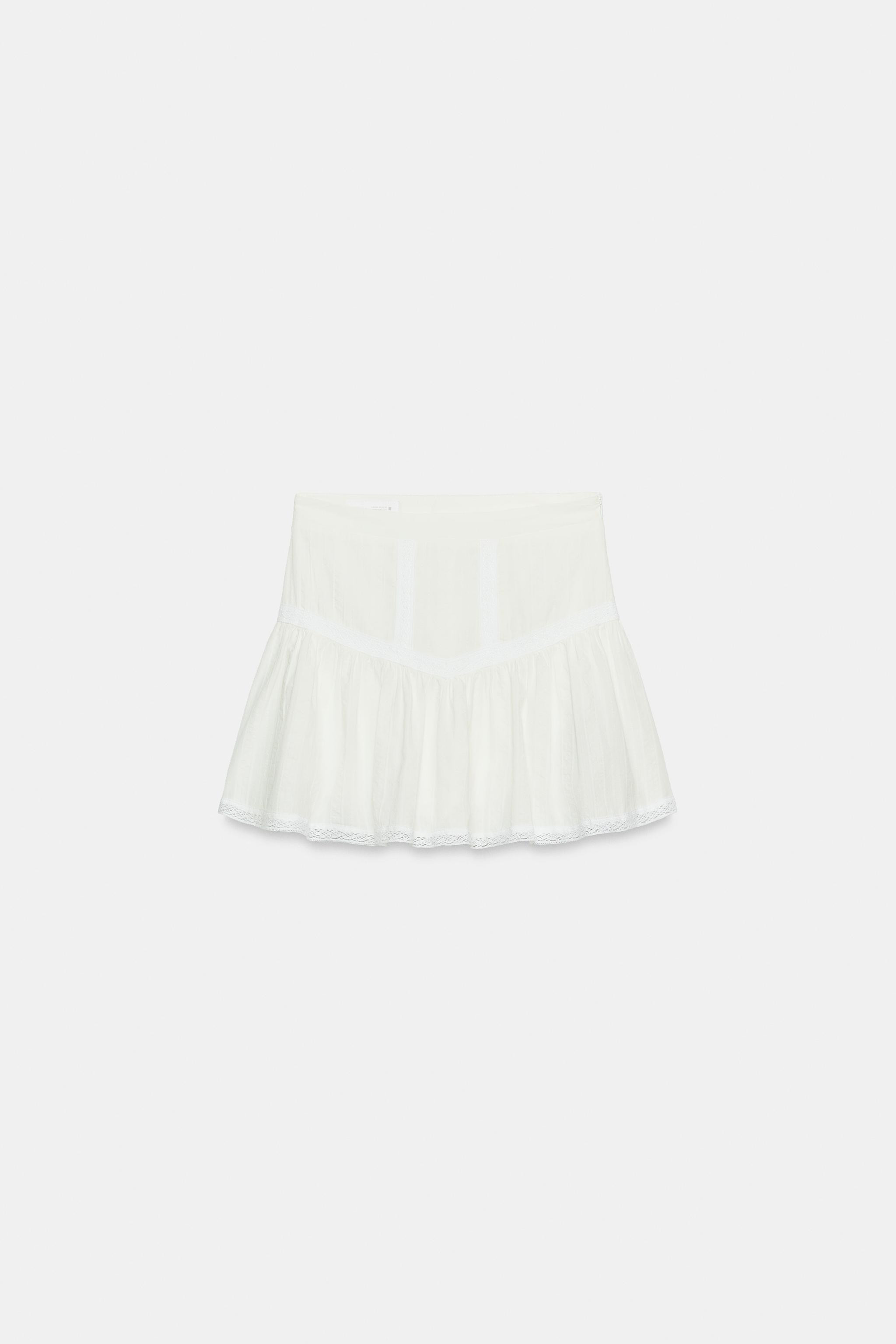 High-waisted skort with interior lining. Tonal openwork trim detailing. Hidden in-seam side zip c... | Zara US