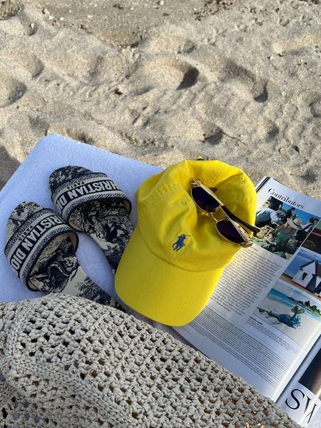 Beach day essentials! #kathleenpost #beachday #whatsinmybag

#LTKfindsunder100 #LTKstyletip