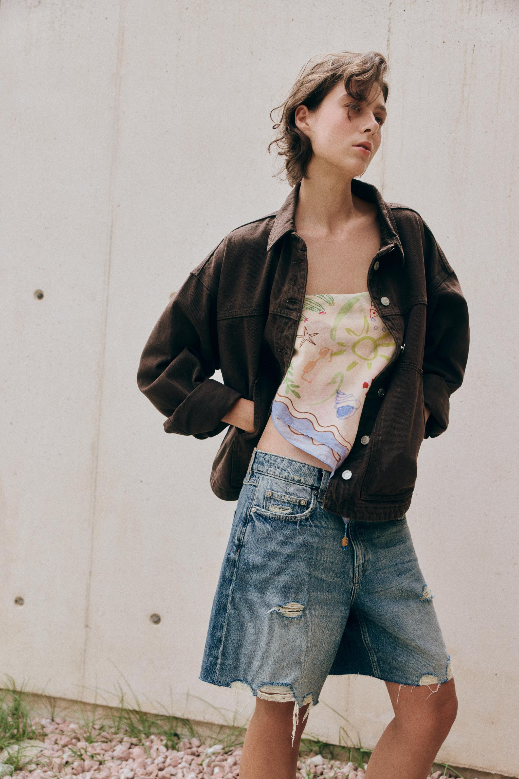 Jacket with lapel collar and long sleeves. Front patch pockets. Front metal button closure. | Zara US