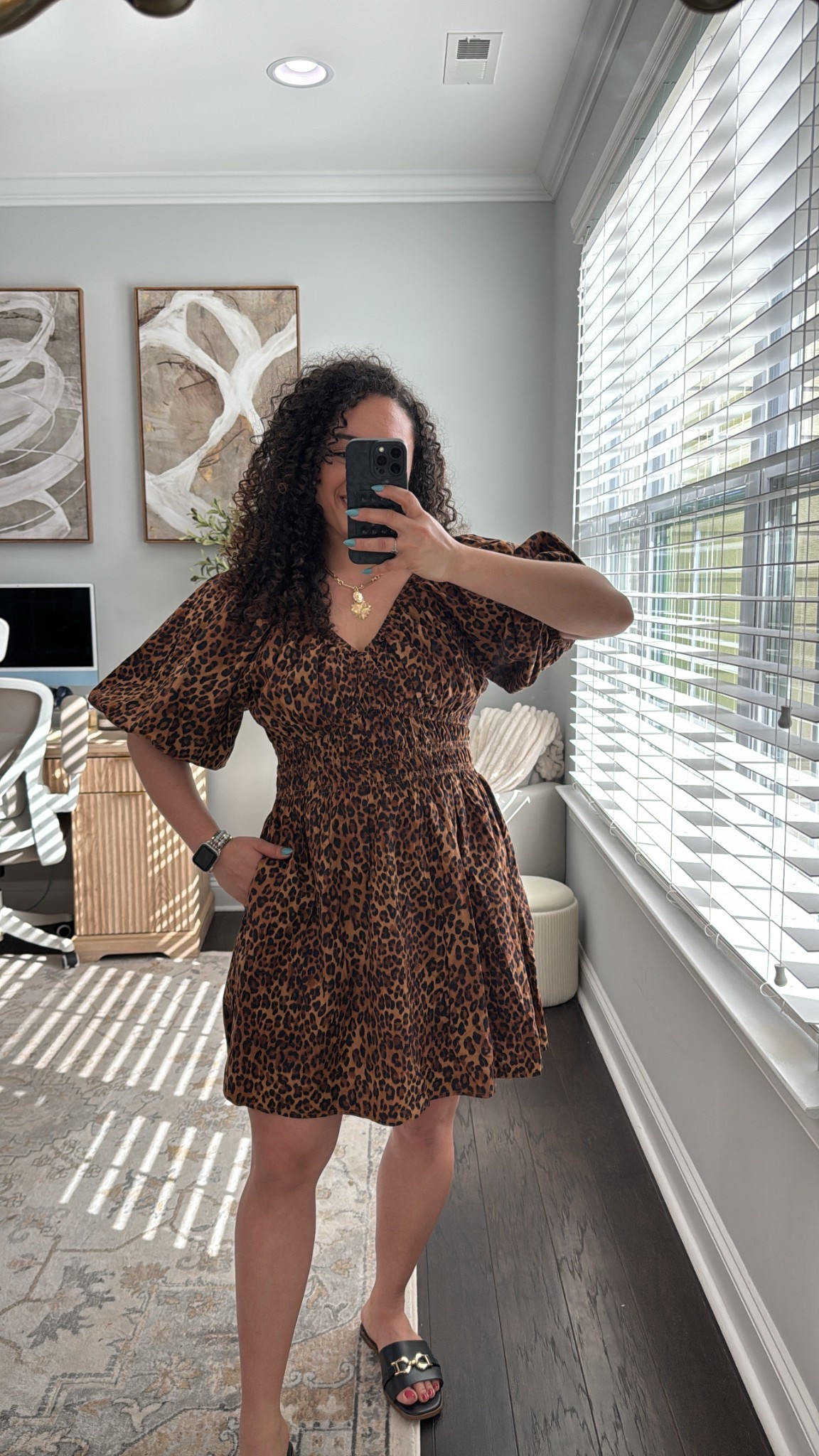 Wearing a size medium has stretch! #oldnavy #oldnavysale 