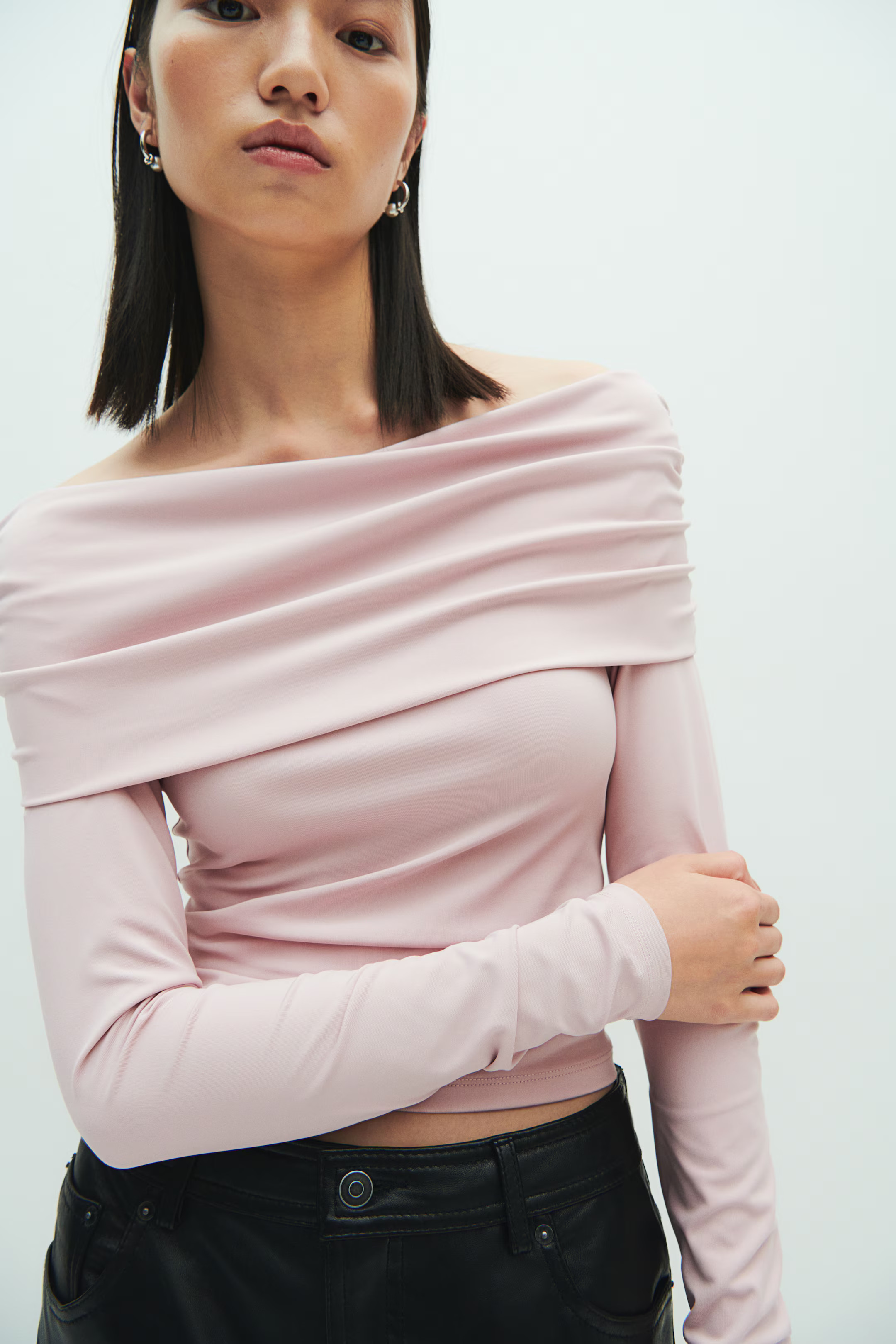 Gathered off-the-shoulder top | H&M (UK, MY, IN, SG, PH, TW, HK)