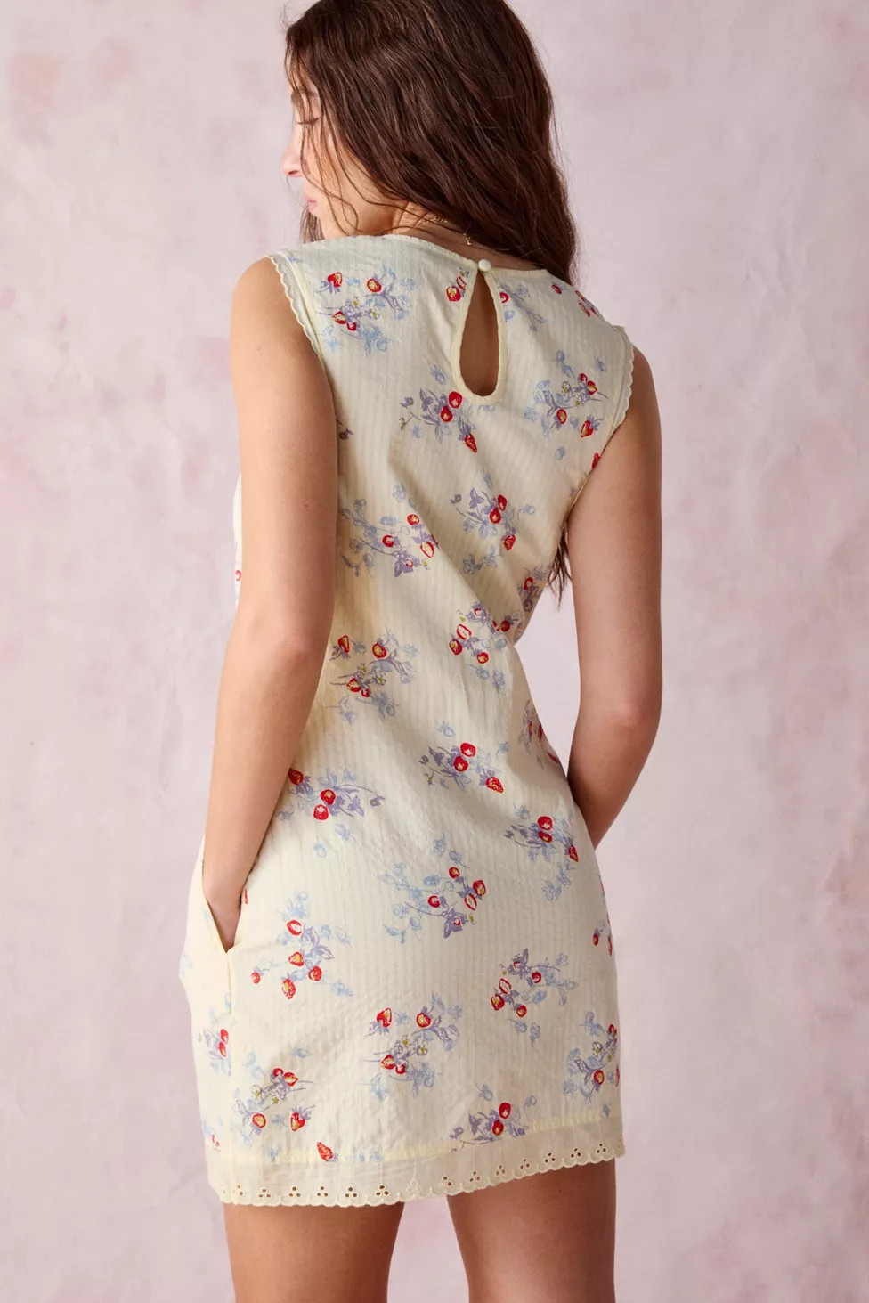 Kimchi Blue Delaney Sleeveless Lace-Trim Shift Mini Dress | Urban Outfitters (US and RoW)