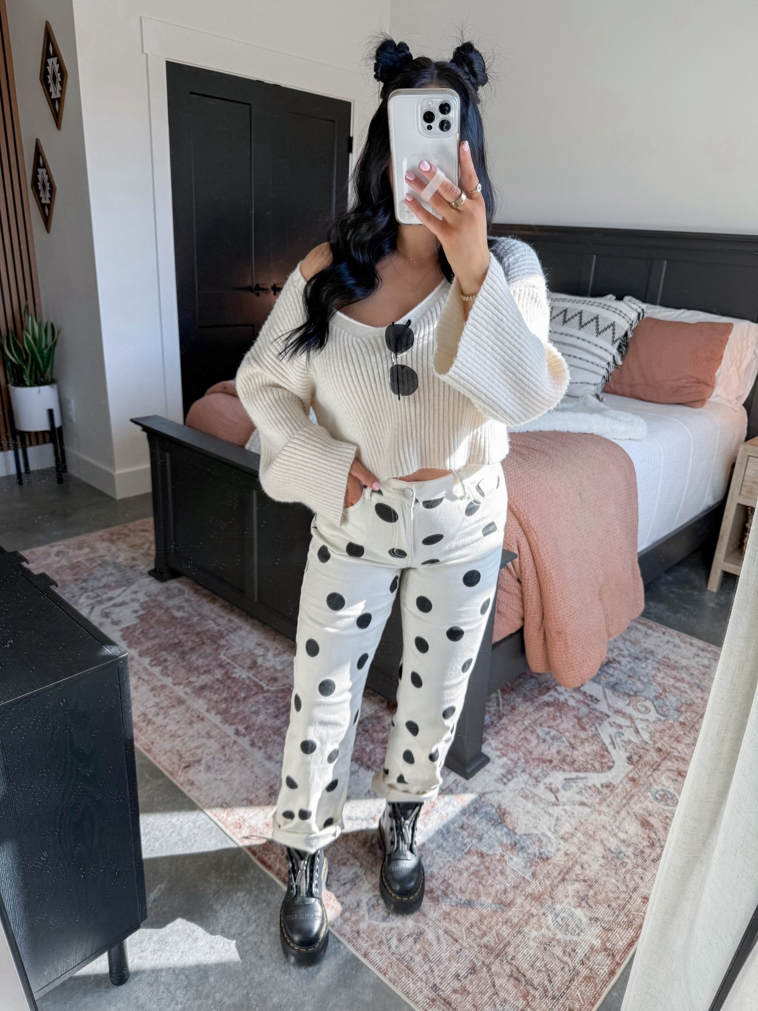 Neutral OOTD 🖤

Sweater - small
Bandeau - medium
Jeans - 27 (these jeans do have some stretch! while they currently work with my bump, I don't think that will last much longer - but super excited to style them postpartum!)

I love this neutral outfit for now or to transition into spring! I styled these polka dot jeans with more of an edgy vibe by pairing them with my platform doc martens and this simple but cozy cropped neutral sweater! Once summer rolls around you could swap out the sweater for a basic black tank top and some black sandals or sneakers. 👏🏼



#LTKPetite #LTKootd