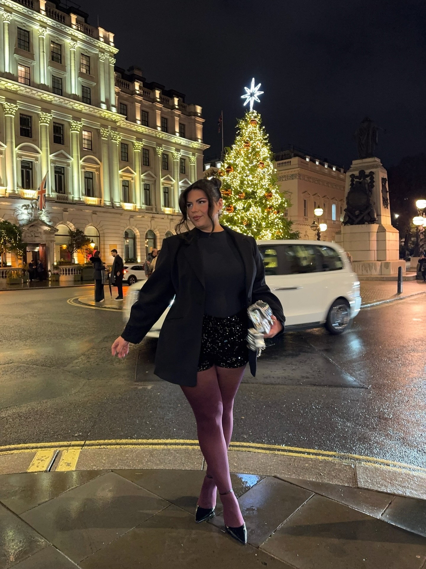 festive freya has defrosted ❄️🎅🏻🎄⛸️ ad @primark #iworkwithprimark #primania 

#curvyfashion #easyoutfits #plussize #autumn #outfitinspo  #viralvideos #plussizestyle #plussizefashion #curvy #london #winter #christmas #lights #sequins #partyseason