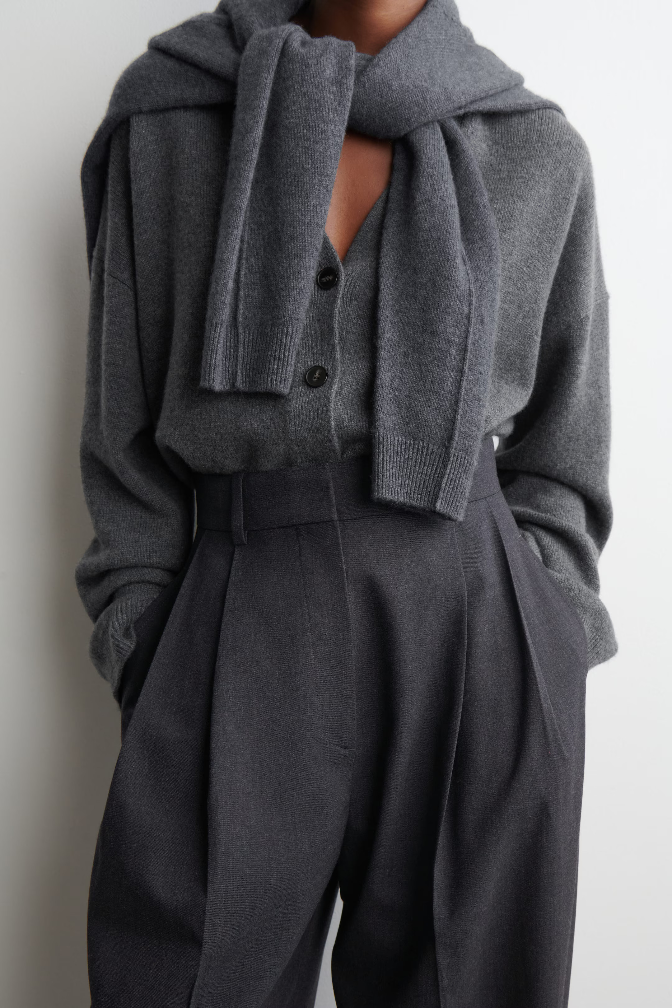 PLEATED WOOL-BLEND BARREL-LEG TROUSERS - DARK GREY | COS GB | COS UK