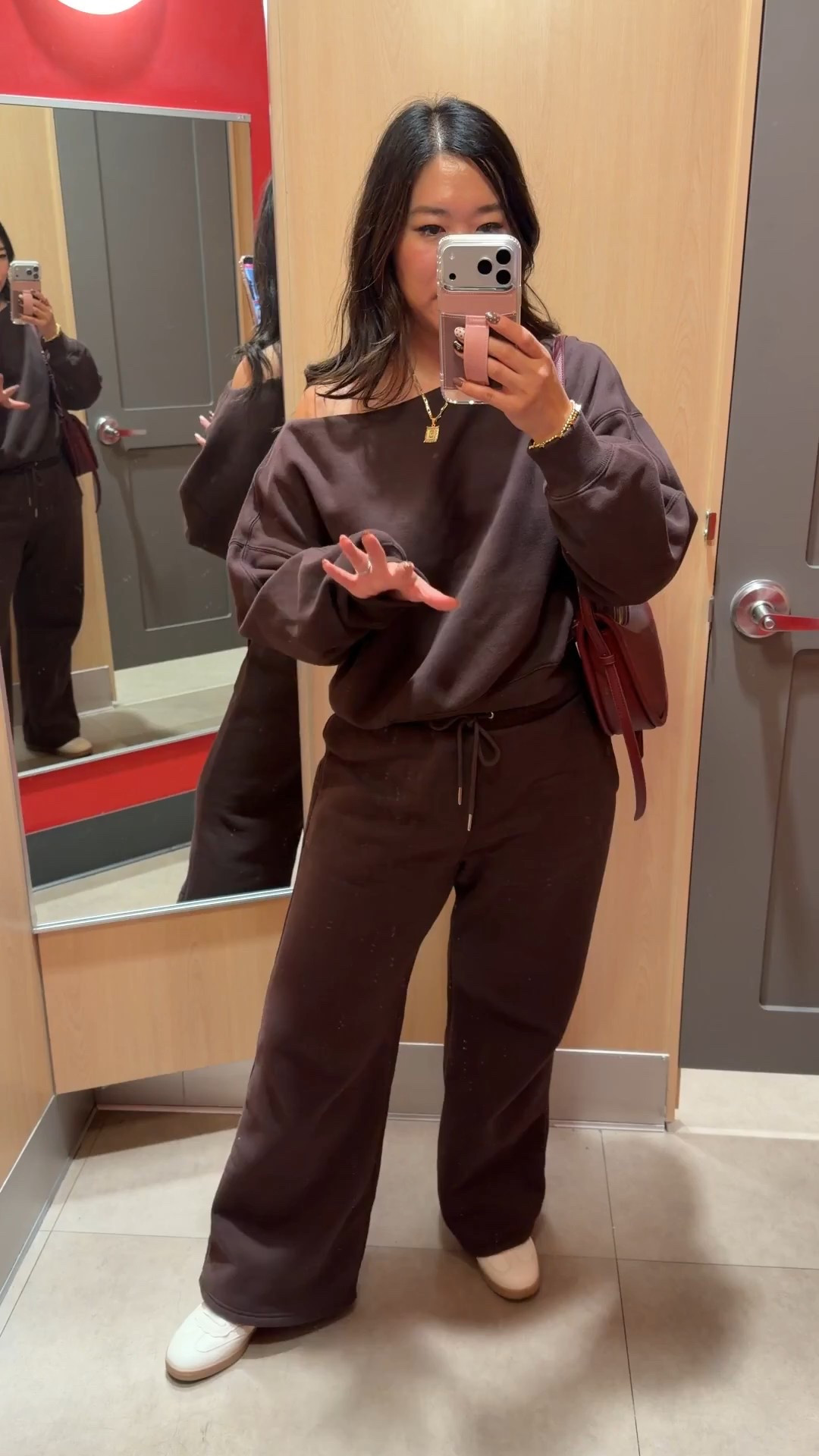 Abercrombie Sweats
Off Shoulder Top: Medium
Wide Leg Sweats: Medium Short 

abercrombie fashion, sweat set, women’s fashion, women’s sweat set, brown outfit, cozy outfit, trendy outfit 

#LTKPetite #LTKSeasonal #LTKootd