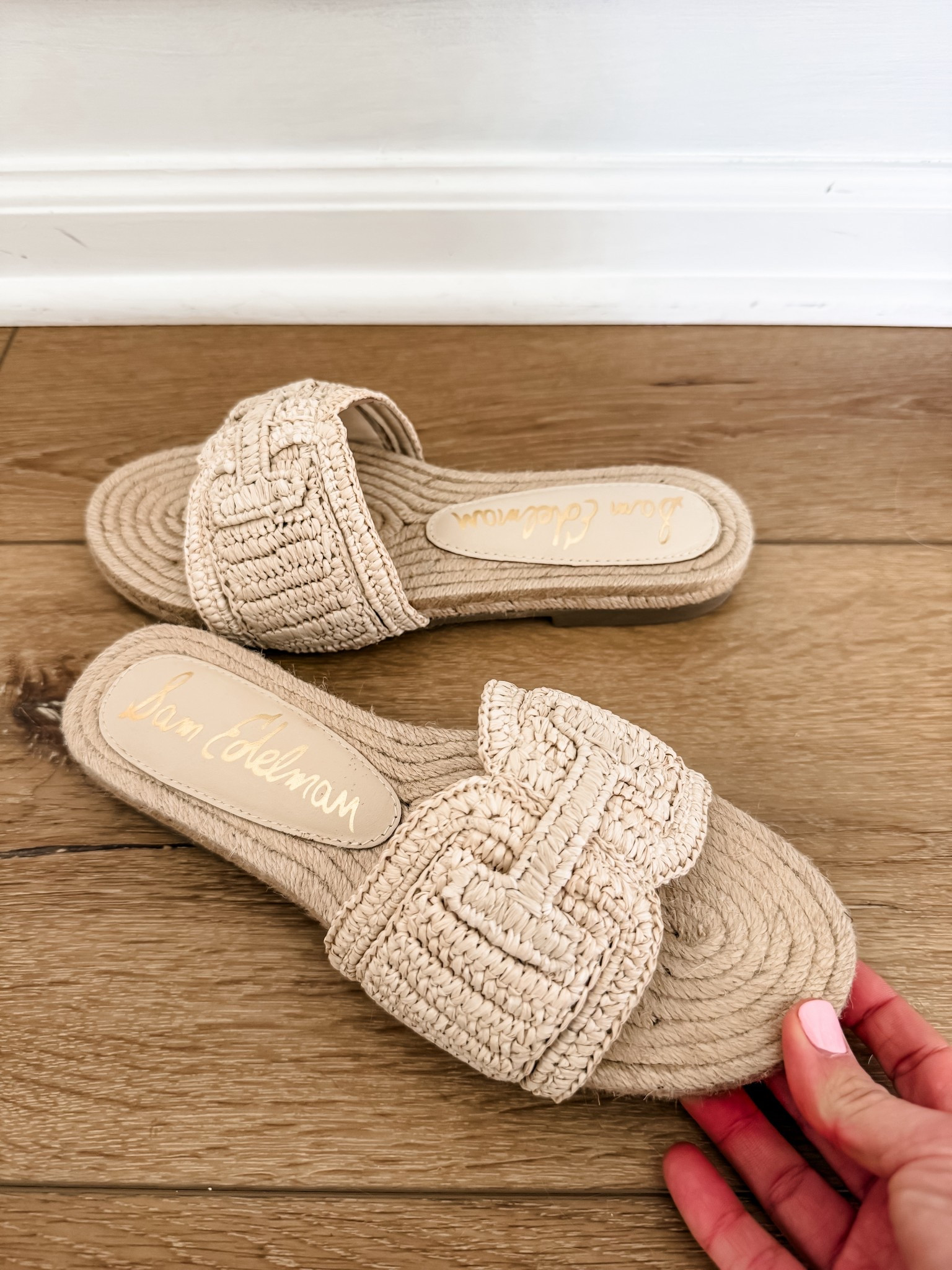 Straw sandals, TTS