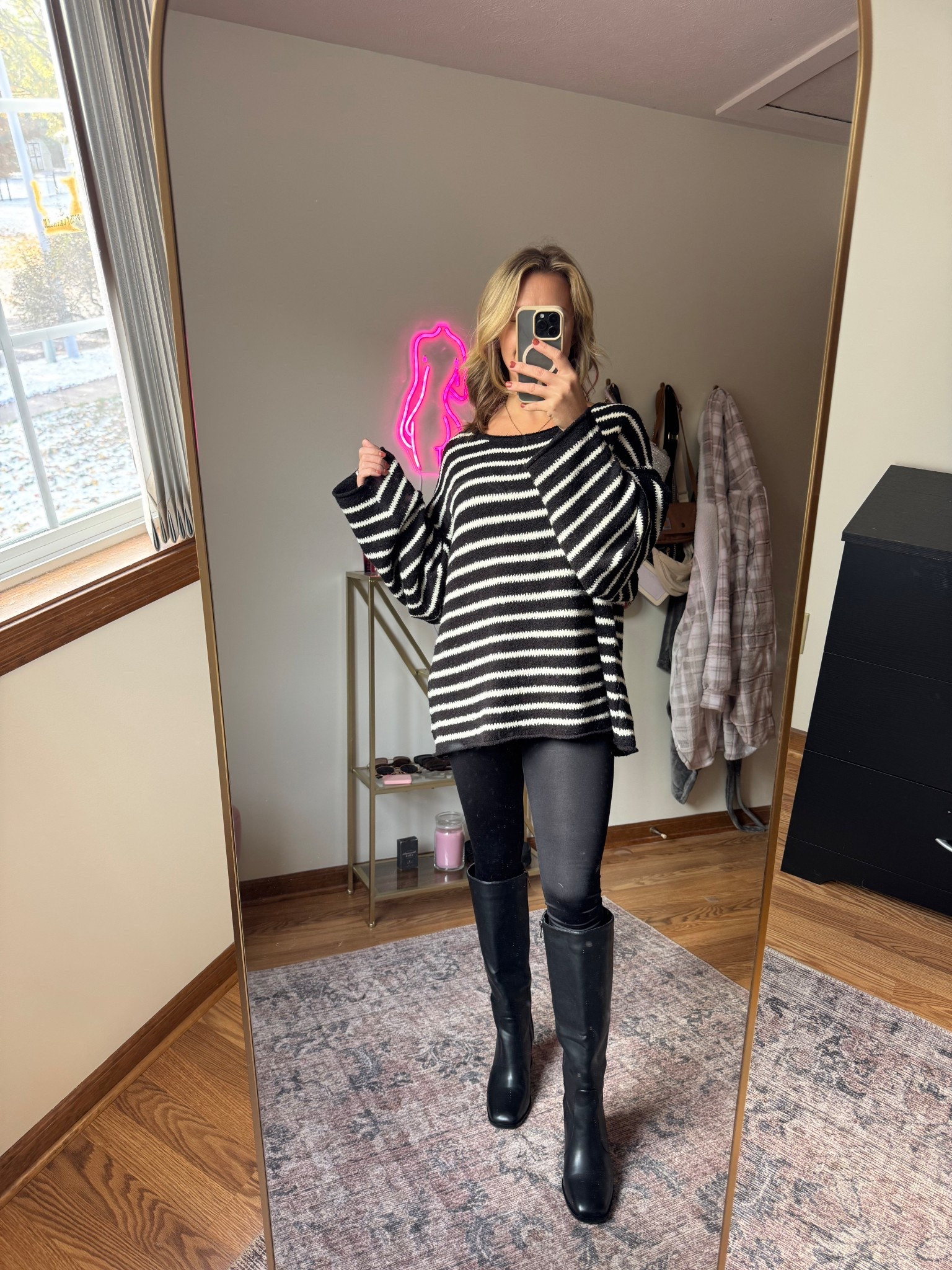 Leggings and an oversized sweater to ease into the week heat

#LTKCyberWeek #LTKWorkwear #LTKActive