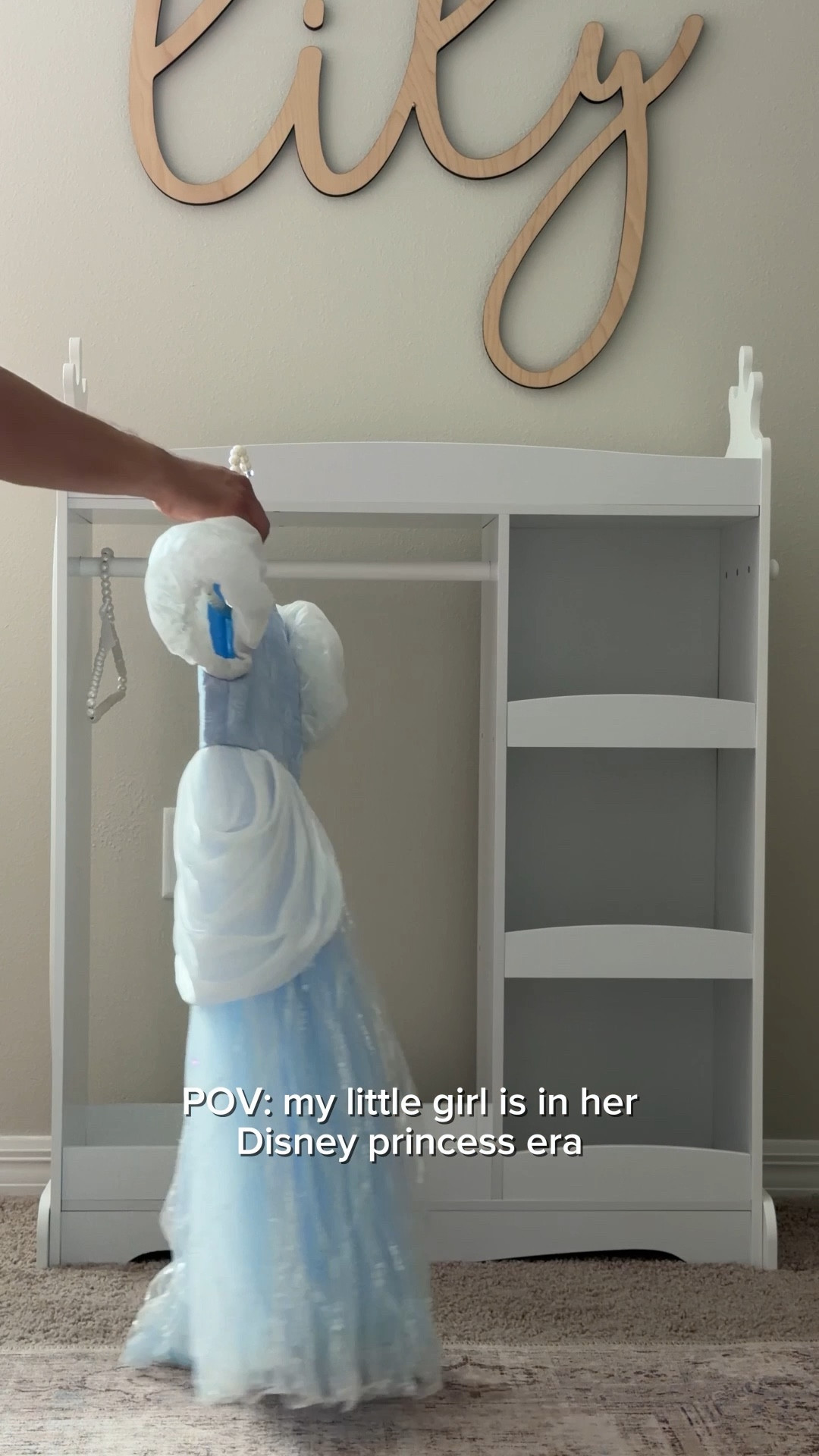My little girl turns 5 and loves playing with her new dress up storage with mirror 🥹

On sale now 🏃🏻‍♂️

Follow @jameskatehome for my home decor finds (and the occasional dad hacks 🙃)
.
.
.
.
.
.
.
#disney #girldad #amazonfinds #princess