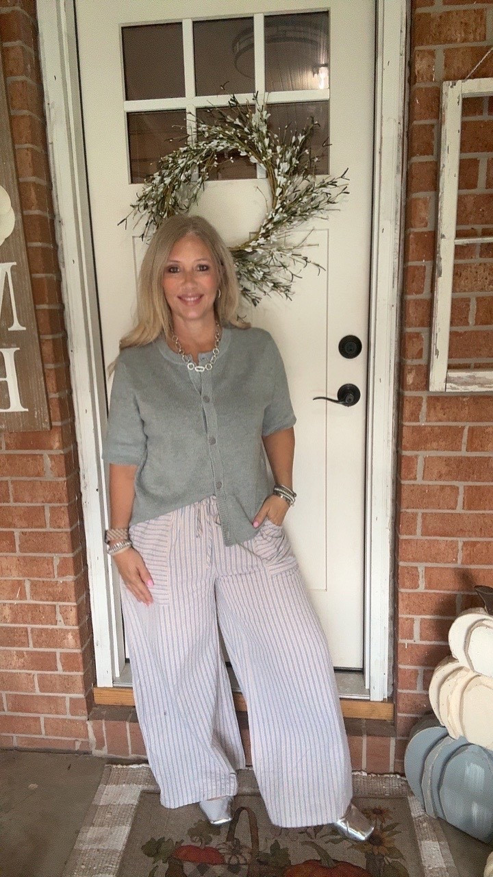 Loving this easy look.
Top is size med 
Pants are a large could have done a med. 
shoes 8 


#LTKMidsize #LTKPetite #LTKFindsUnder50