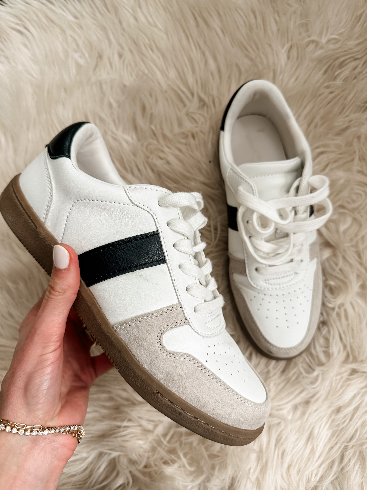Such a cute pair of sneakers! I love pairing these with a skirt or dress! They are under $40!

Loverly grey, Target, sneakers, teacher outfit, cute sneakers, teacher shoes 

#LTKStyleTip #LTKBacktoSchool #LTKShoeCrush