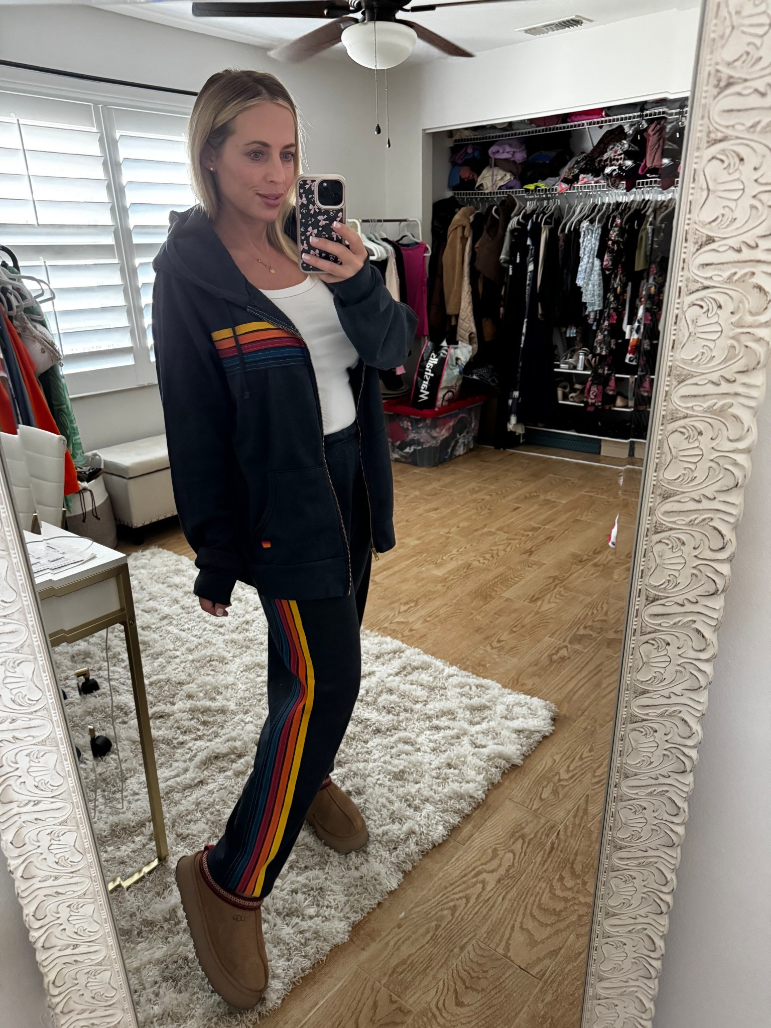 Aviator nation sweatsuit 

#LTKootd #LTKFindsUnder50 #LTKMidsize