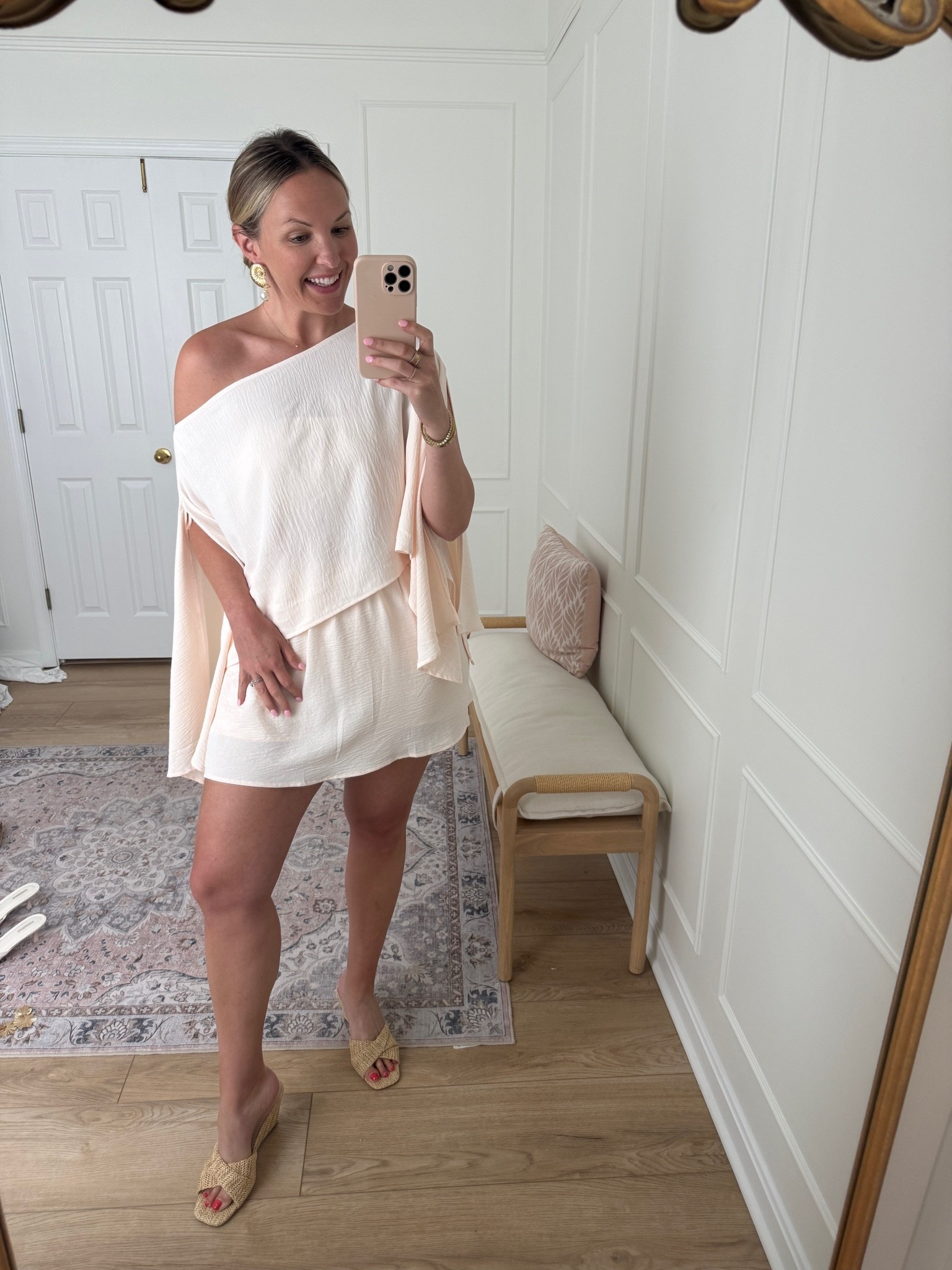 3 piece set! Can be worn multiple ways! Love this for vacation I’m wearing a large