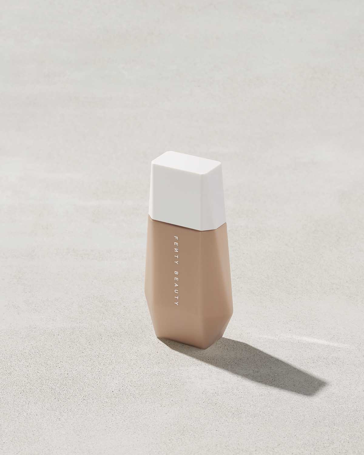 Eaze Drop Lightweight Blurring Skin Tint 4 | Fenty Beauty