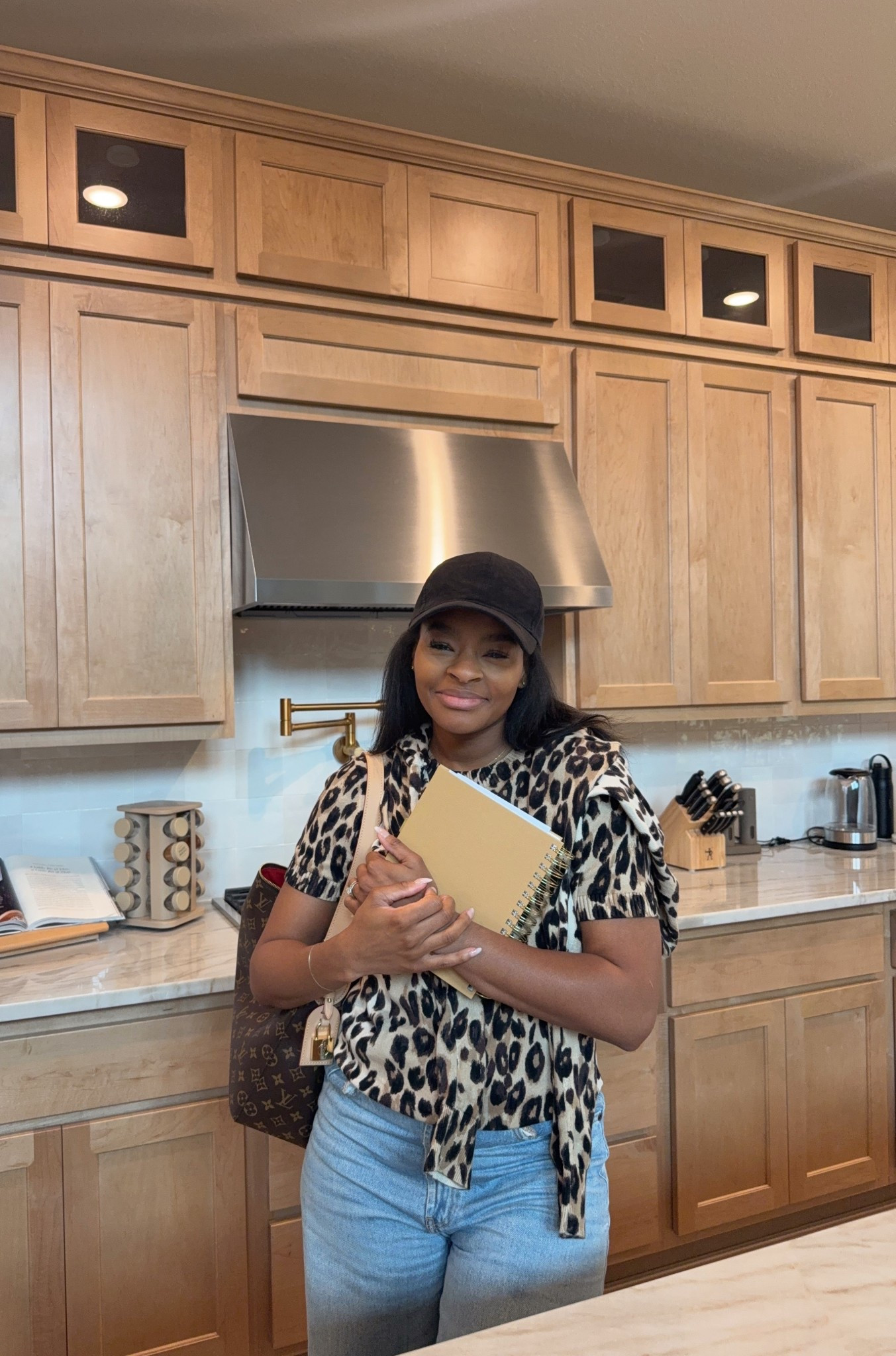 ….just a mom & her agenda 🤎 #AD People think I’m crazy when I say I travel with my agenda, but I have traveled with my @thedaydesigner for years! My agenda keeps me organized and stress free with all the many things I always have going on. It’s been my go to for so many reasons…

🤎 Note pages 
🤎 daily schedule 

….and more. Shop now and save 15% using my code STYLDGRACE15 this Mothers Day! #daydesignerplanner #daydesignerpartner 

#LTKdayinmylife #LTKmomlife #LTKHome