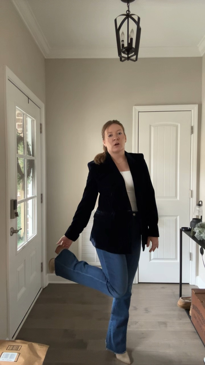 Navy velvet blazer / tts wearing a medium 
White tank top/ tts wearing a medium 
Bootcut jeans 
Tan booties 

#LTKSaleAlert #LTKootd #LTKWorkwear